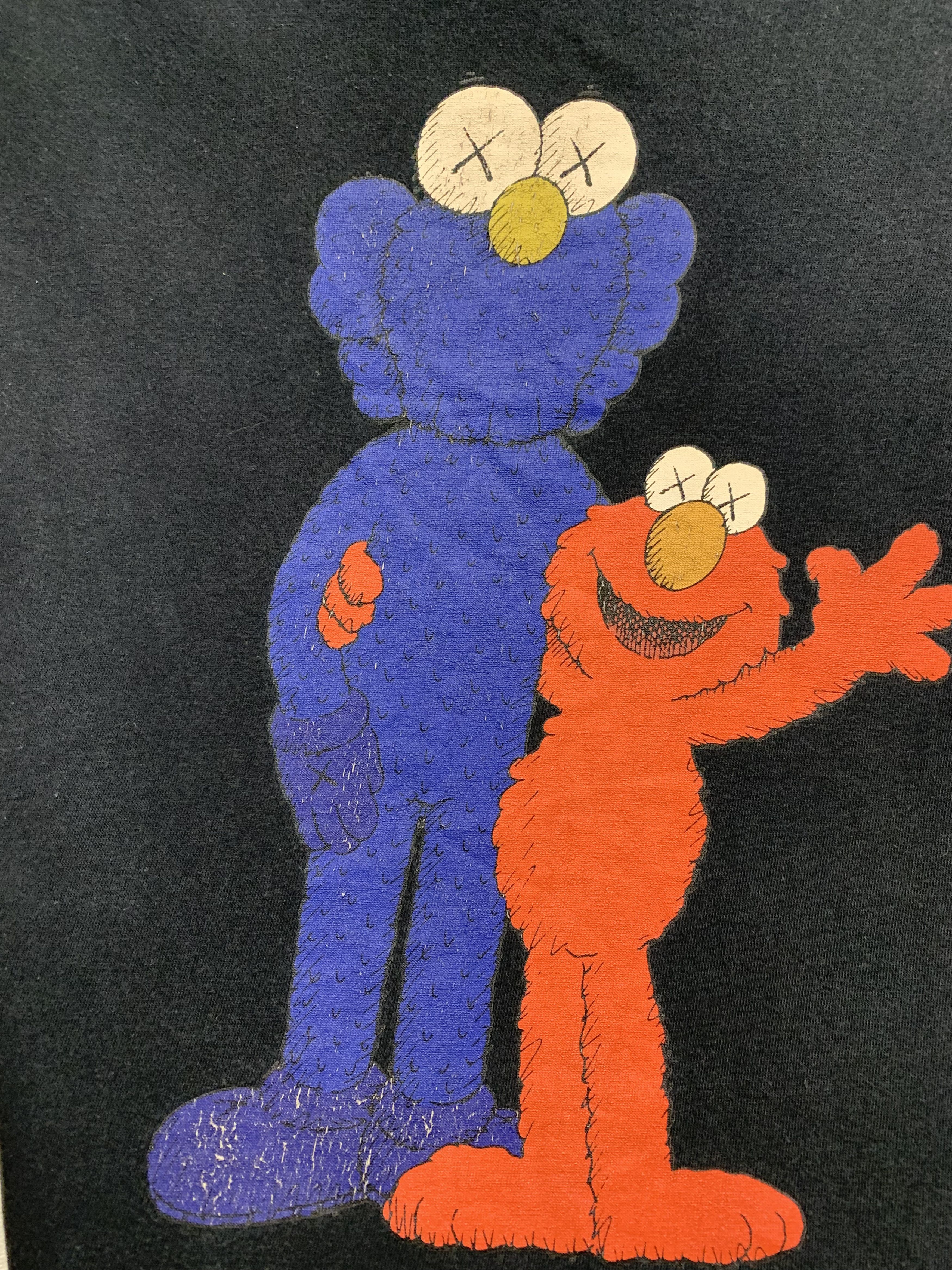 Kaws × Uniqlo Uniqlo kaws Sesame Street big logo black t-shirt L sz Size US L / EU 52-54 / 3 - 4 Thumbnail
