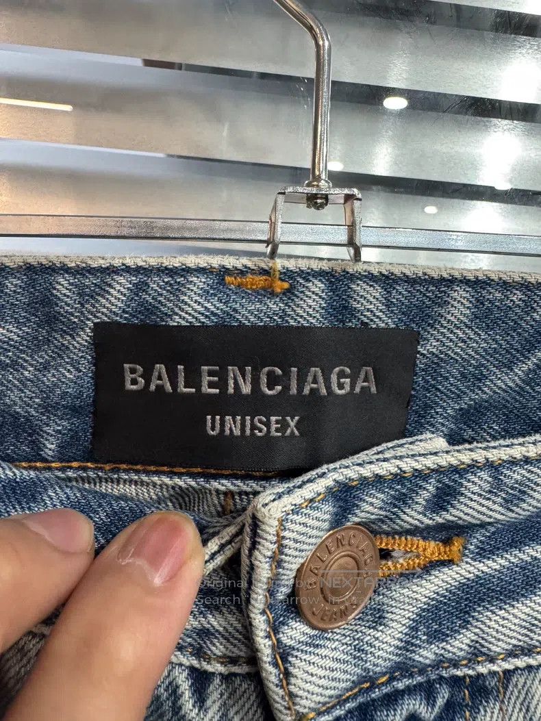Balenciaga Balenciaga size S Washed effect mid-rise denim jeans Size US 27 - 3 Thumbnail