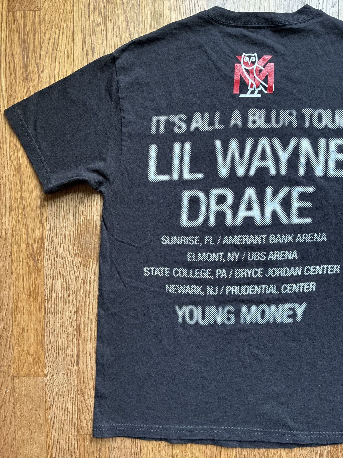 Drake × Lil Wayne × October's Very Own Drake OVO x Lil Wayne x Young Money Tour Tee Sz L Size US L / EU 52-54 / 3 - 4 Thumbnail