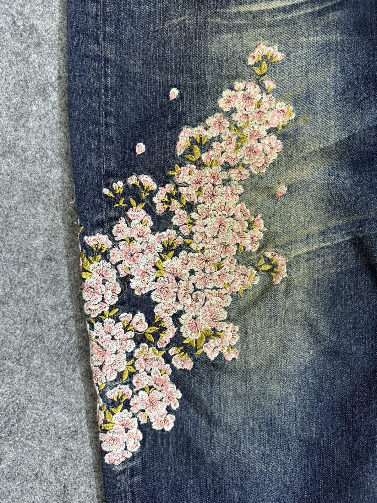 Karakuri Tamashii 🔴Last Drop🔴 A9 JAPANESE BRAND DRAGON AND SAKURA EMBROIDERED Size US 35 - 22 Thumbnail