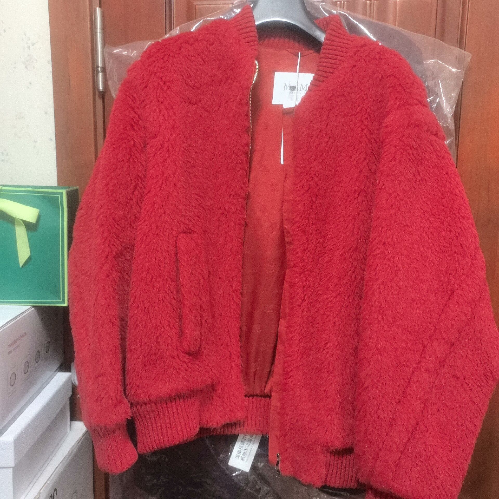 Max Mara maxmara red teddy bear short coat Size US S / EU 44-46 / 1 - 1 Thumbnail