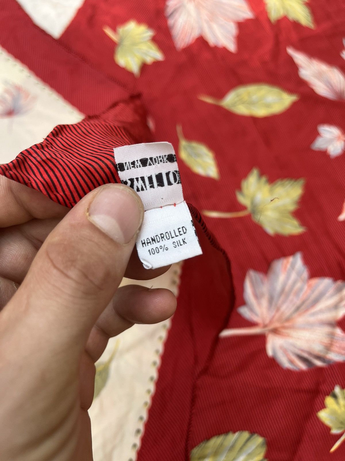 Designer × SikSilk × Vintage Vintage Handrolled Silk Scarf Size ONE SIZE - 2 Thumbnail