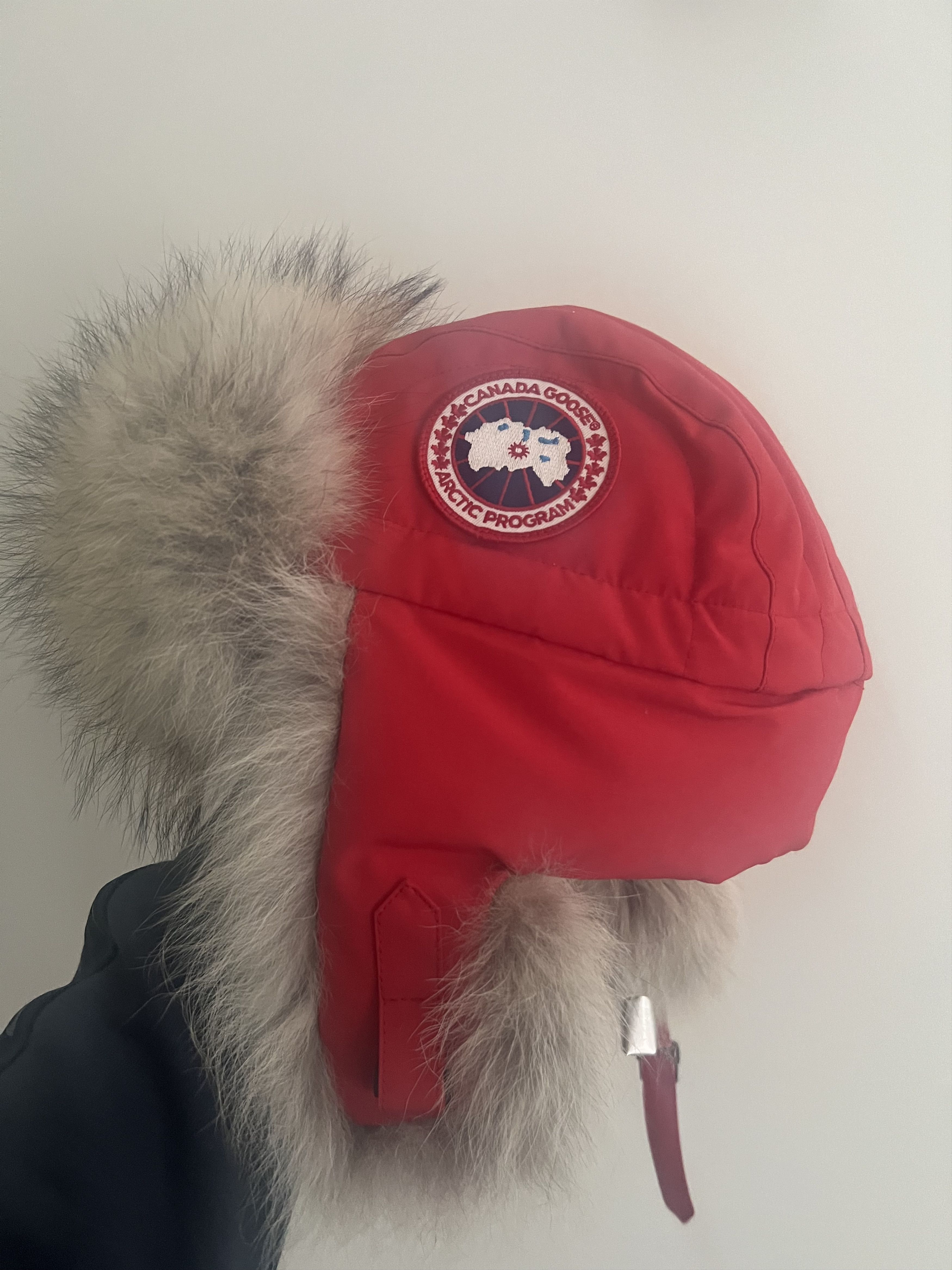 Canada Goose Canada goose fur hat size (L/XL) Size ONE SIZE - 1 Thumbnail