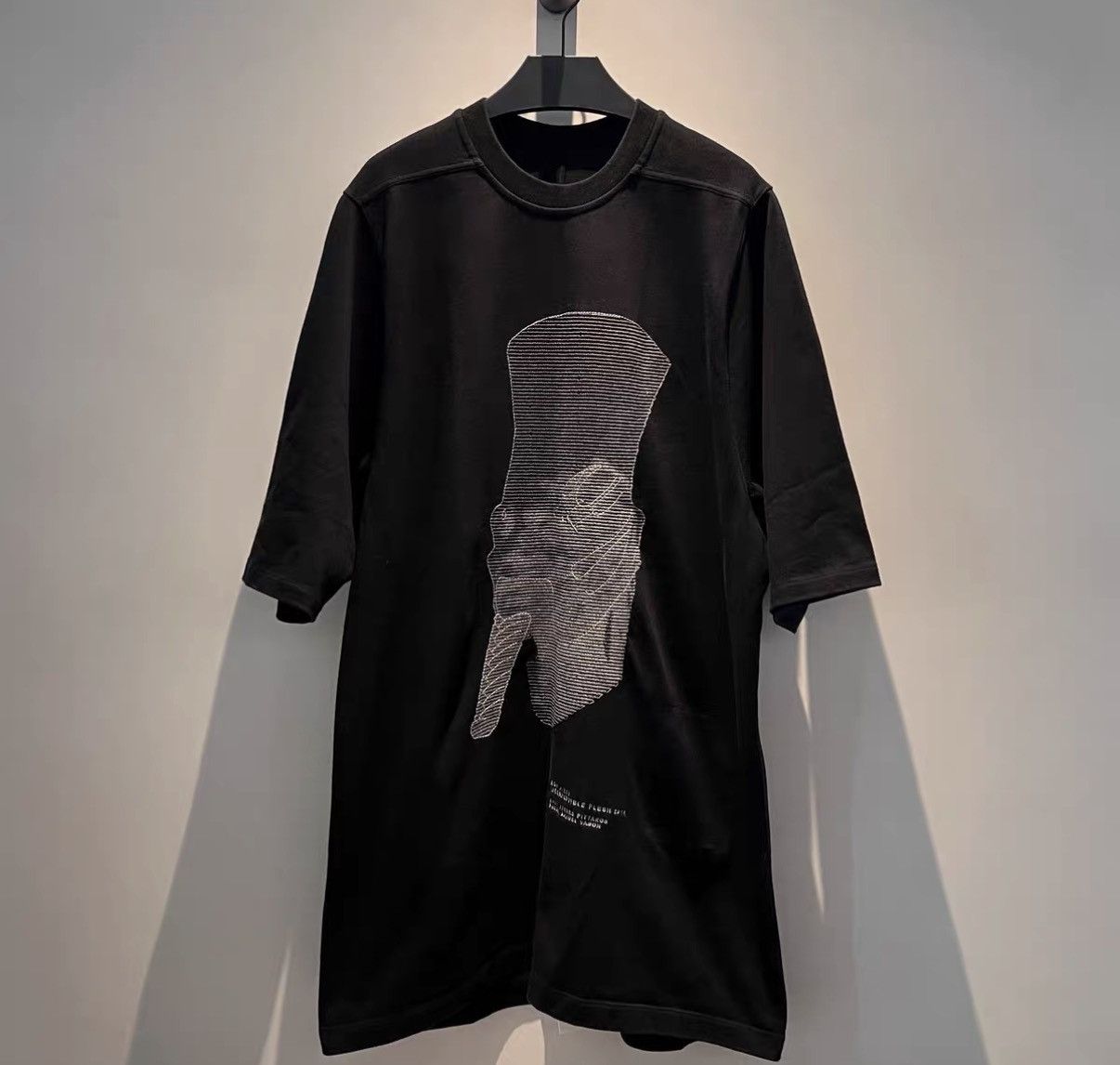 Rick Owens Rick Owens Mainline Embroidered Pharaoh Graphic Short Size US S / EU 44-46 / 1 - 1 Thumbnail