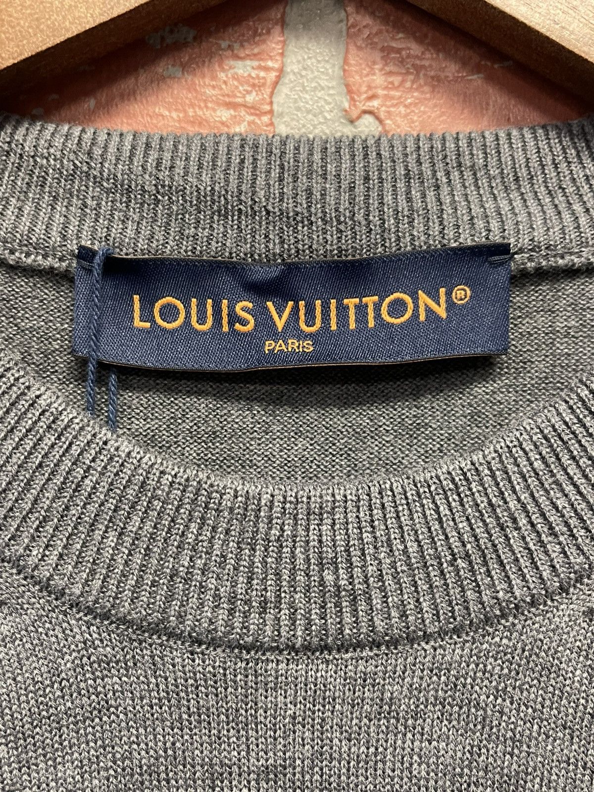 Louis Vuitton Size S - Louis Vuitton Embellished Short-Sleeved Crewneck Size US S / EU 44-46 / 1 - 7 Thumbnail