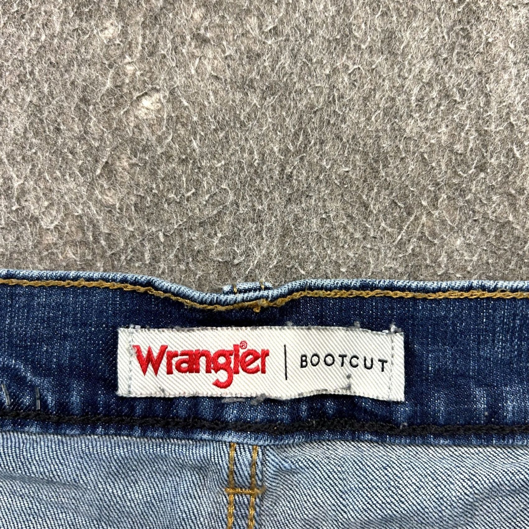 Wrangler Wrangler Jeans Mens 32x32 Blue Bootcut Medium Wash 5-Pocket Denim USA Western Ready-to-Wear Regular Fit Pants Mens Size US 32 / EU 48 - 6 Thumbnail