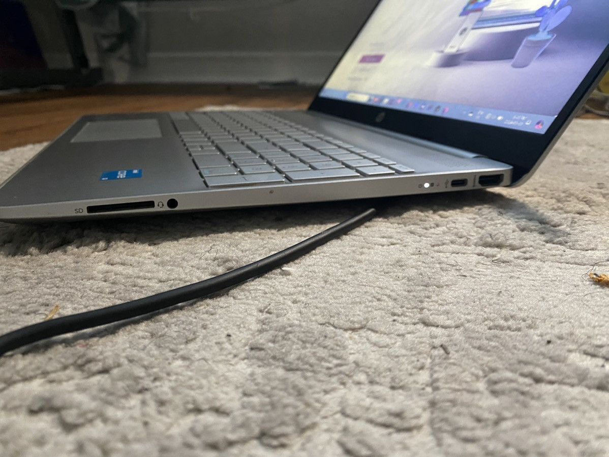 Designer HP LAPTOP Size 38 - 5 Thumbnail
