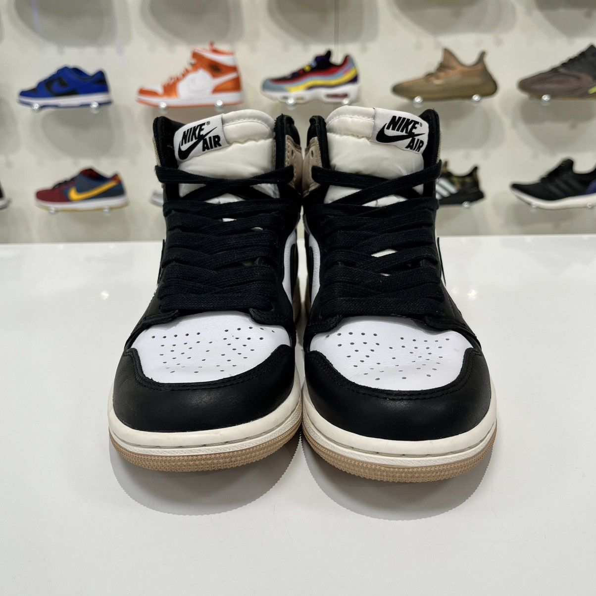 Nike Air Jordan 1 Retro High OG Latte (W) Size US 6.5 / IT 36.5 - 9 Thumbnail