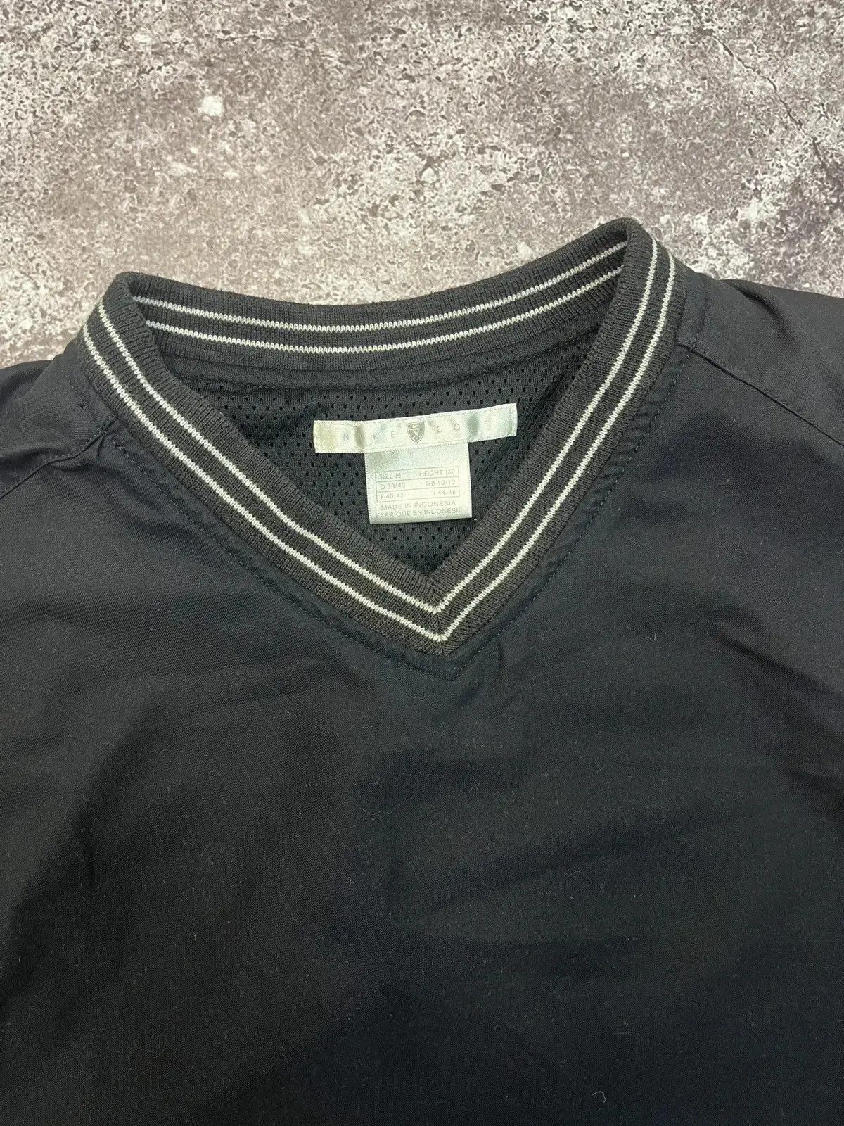 Nike Vintage Nike Black Sleeveless Windbreaker Vest Swoosh Size M Size US M / EU 48-50 / 2 - 2 Thumbnail