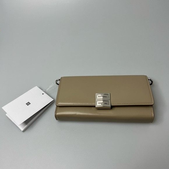 Givenchy Givenchy 4G Wallet Beige Dune $990 Size ONE SIZE - 1 Thumbnail