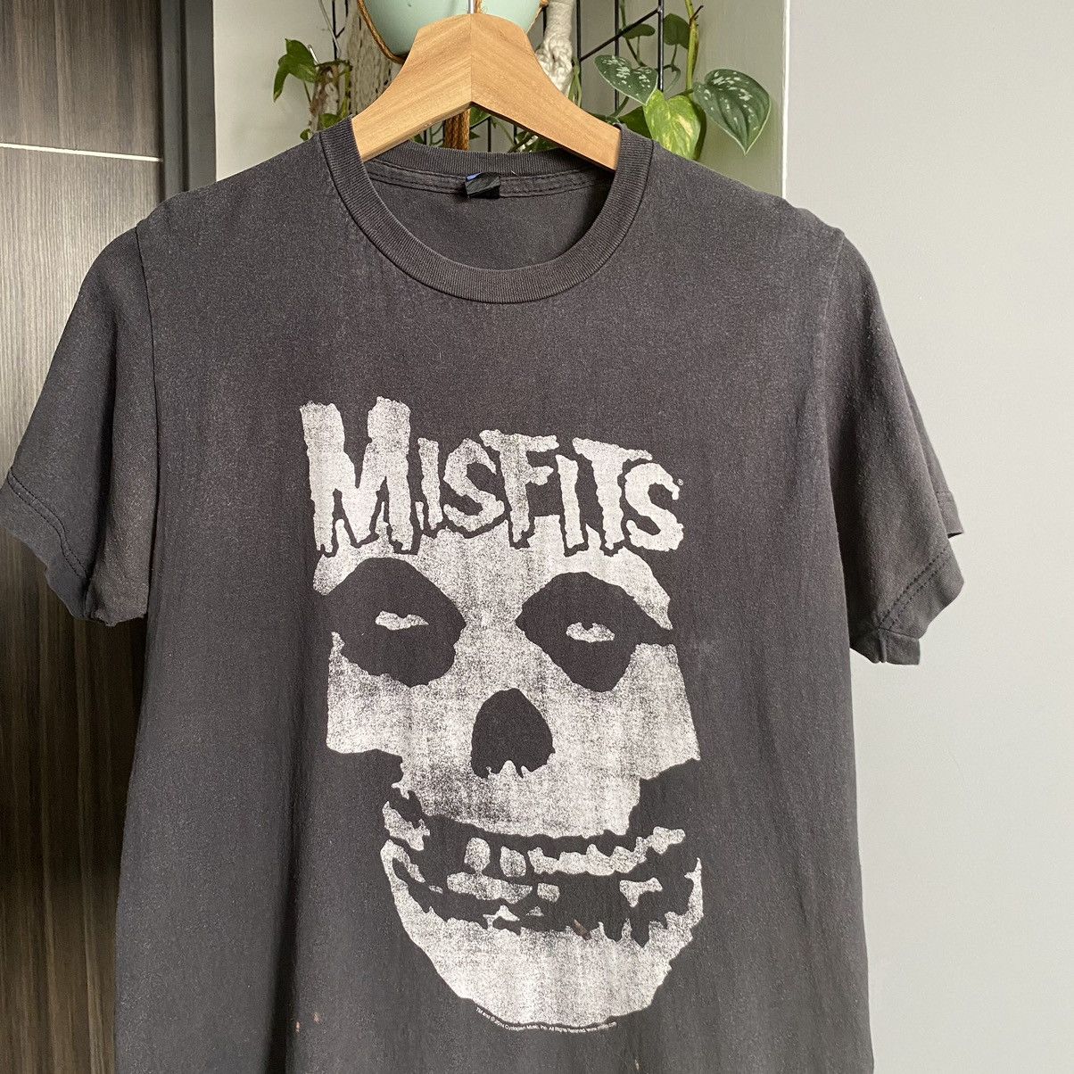 Misfits Thrashed Faded Vintage Y2K Misfits Punk Band ERD GRUNGE TEE Size US S / EU 44-46 / 1 - 2 Thumbnail