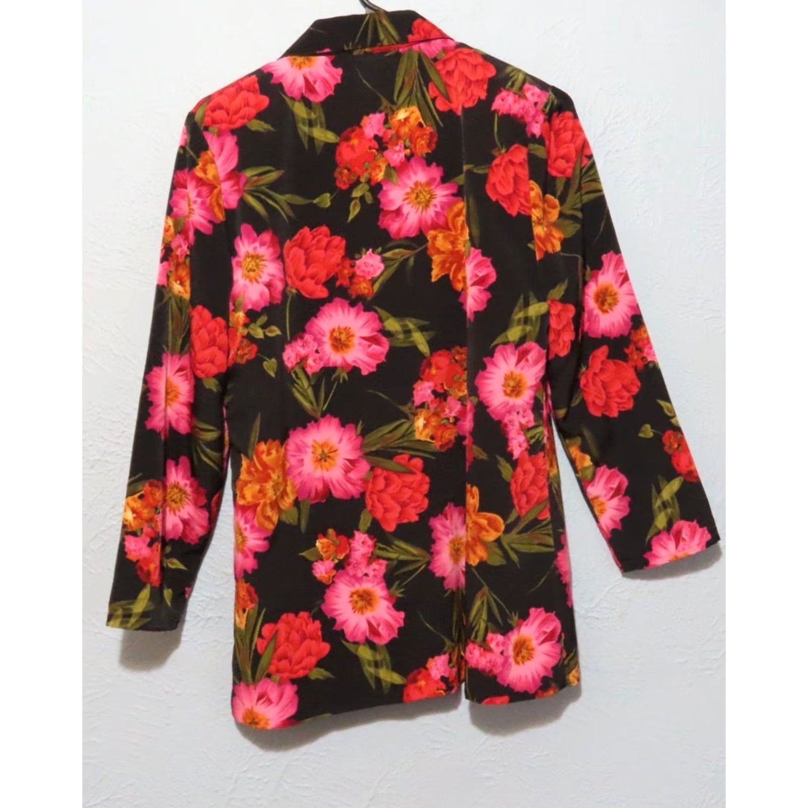 Vintage Maggie Sweet Floral Cluster Black Lightweight Blazer Women Petite Small PS Button Front Collared Pockets Casual Travel Party/Cocktail Juniors? Size S / US 4 / IT 40 - 7 Thumbnail