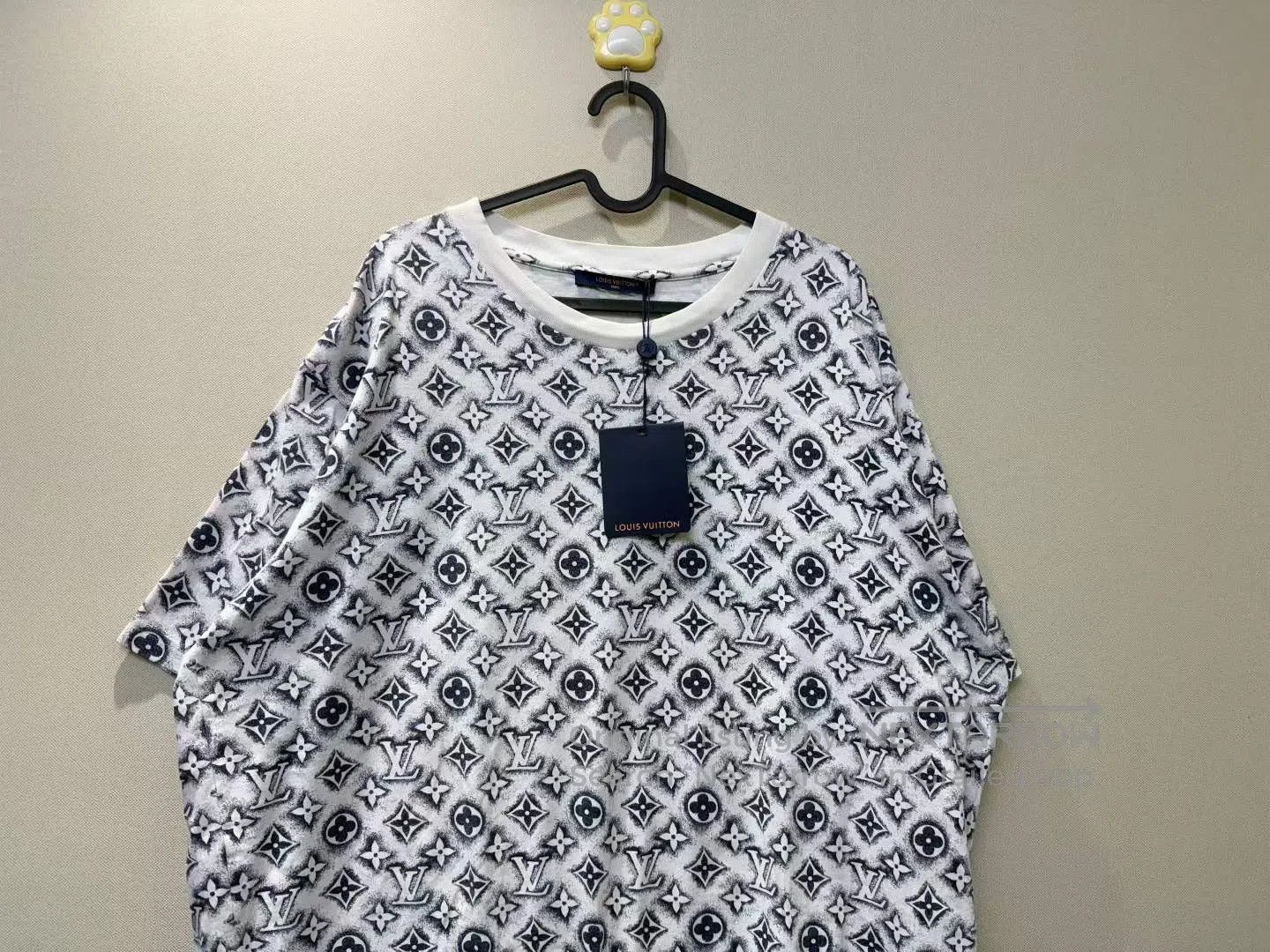 Louis Vuitton Louis Vuitton size 4L Black and White Graffiti Full Logo S Size US S / EU 44-46 / 1 - 2 Thumbnail