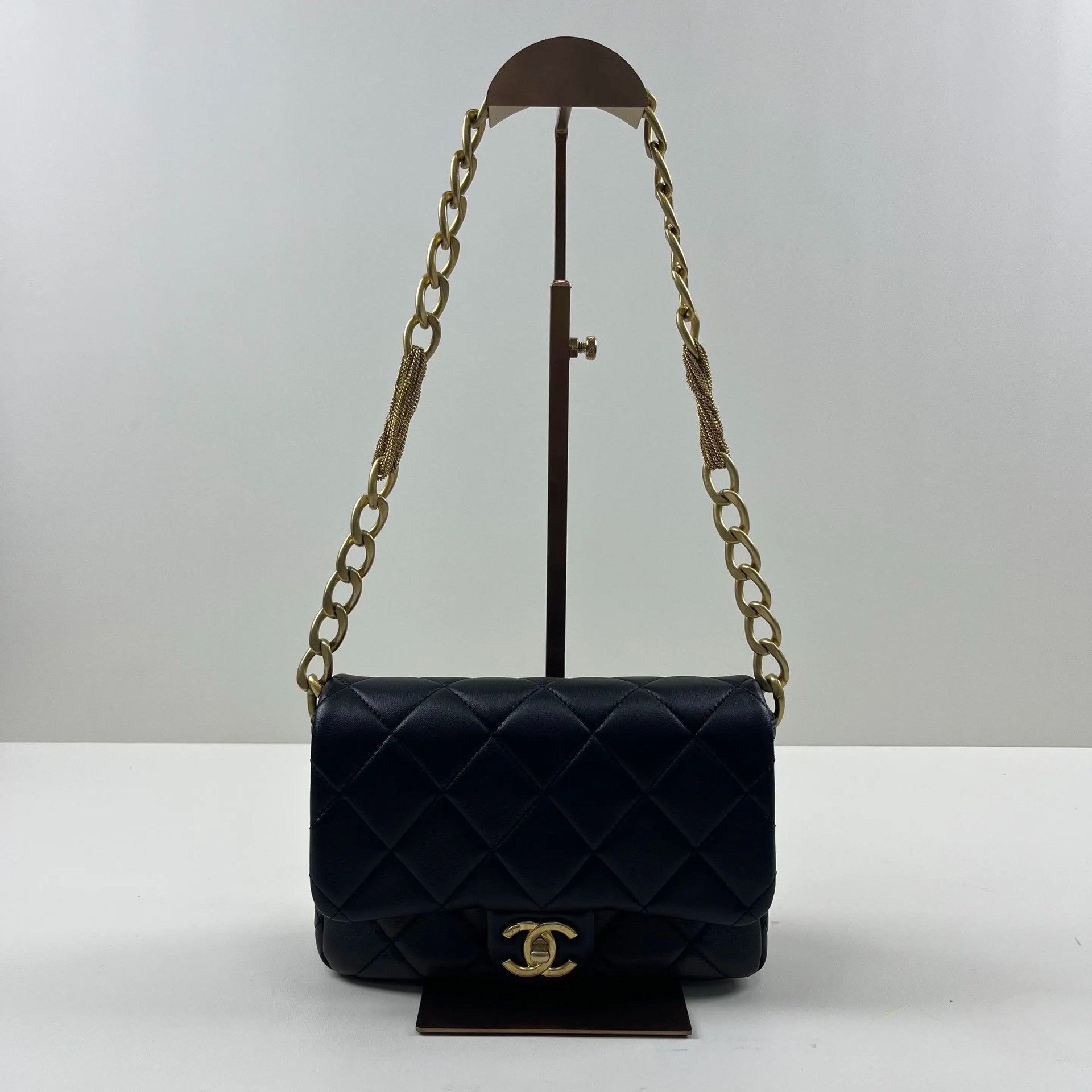 Chanel Pre-loved Bag Very good condition Size ONE SIZE - 1 Thumbnail