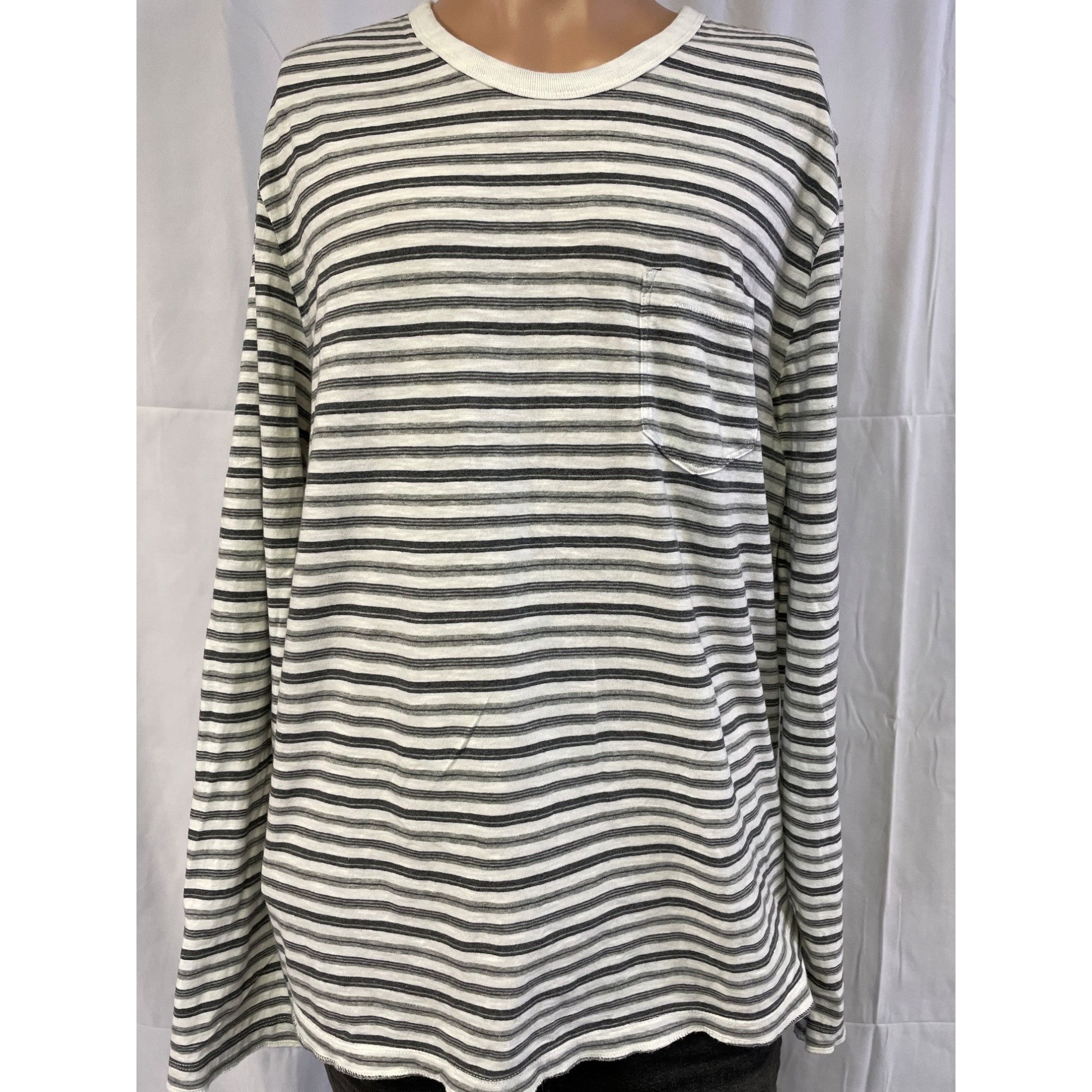 Gap Gap Men's Gray Striped T-shirt Long Sleeve Size XL SKU 4717 Size US XL / EU 56 / 4 - 1 Thumbnail