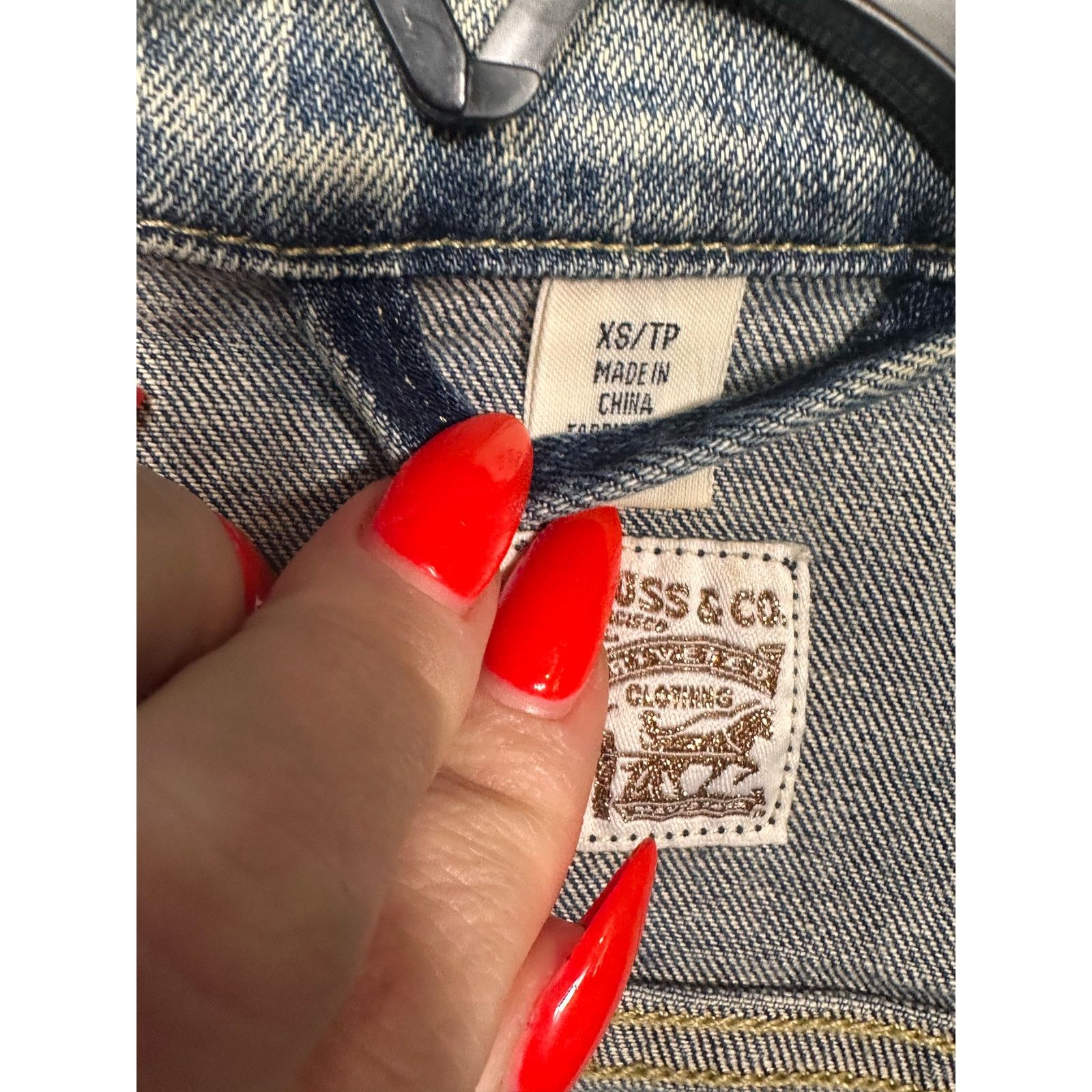 Levi's Levi’s XS Light Wash Distressed Denim Trucker Jacket Size XS / US 0-2 / IT 36-38 - 5 Thumbnail