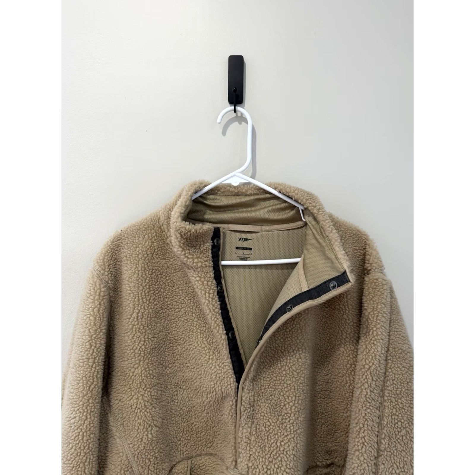 Nike Nike Yoga Sweatshirt Men's Beige Loose Fit L Sherpa Fleece Mock Neck Snap Closure Front Pocket DD2182-247 Size US L / EU 52-54 / 3 - 3 Thumbnail
