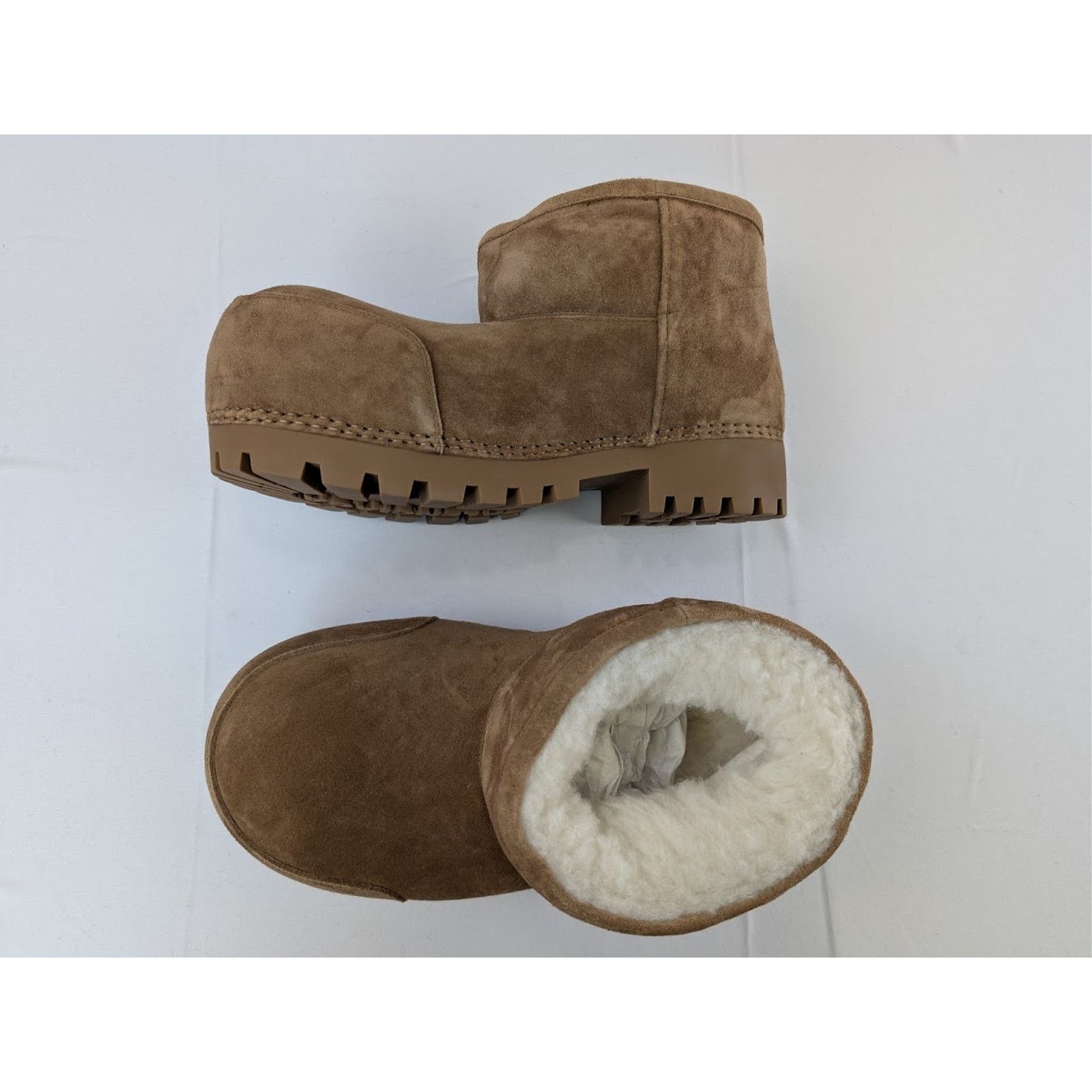 Balenciaga o1rshd1 Q: 2 / DUP / Alaska Fur Bootie in Brown/White Size US 8 / EU 41 - 1 Thumbnail