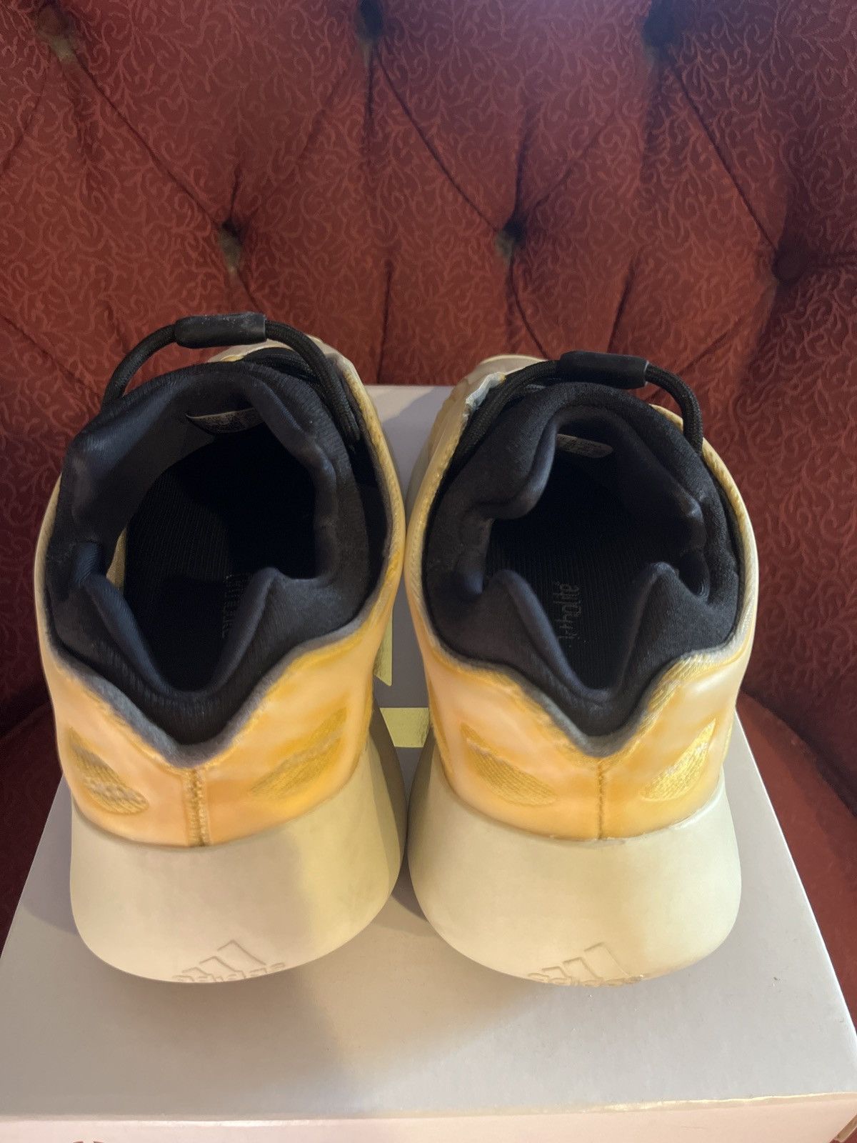 Yeezy Yeezy 700 V3 ‘Mono Safflower” Size US 11 / EU 44 - 4 Thumbnail
