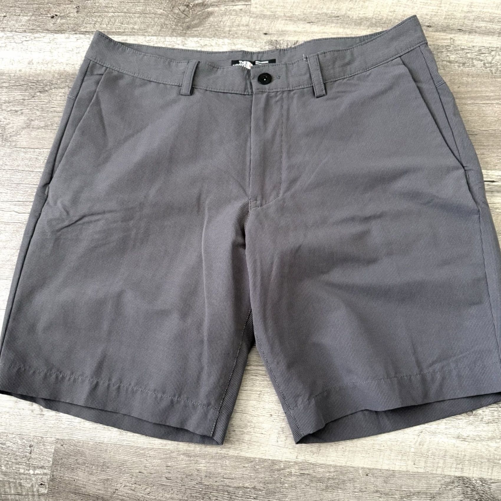 The North Face The North Face Shorts Mens 36 Gray Outdoor Hiking Lightweight Nylon Spandex Quick Dry 9in Inseam Chino Slash Pocket Regular Size US 36 / EU 52 - 6 Thumbnail