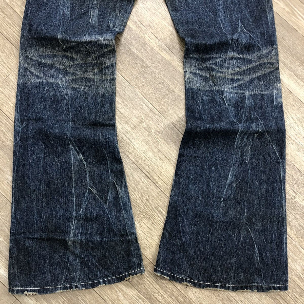 Vanquish 🇯🇵2000s Vanquish Distressed Painted Punk Bootcut Flared Jeans Size US 31 - 15 Thumbnail