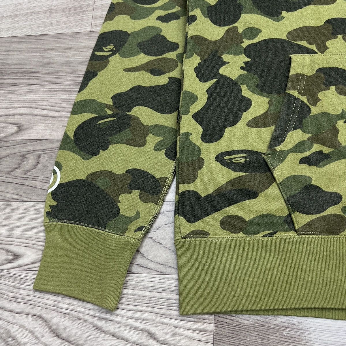 Bape Bape Shark Hoodie With Removable Patches Size L Size US L / EU 52-54 / 3 - 19 Thumbnail