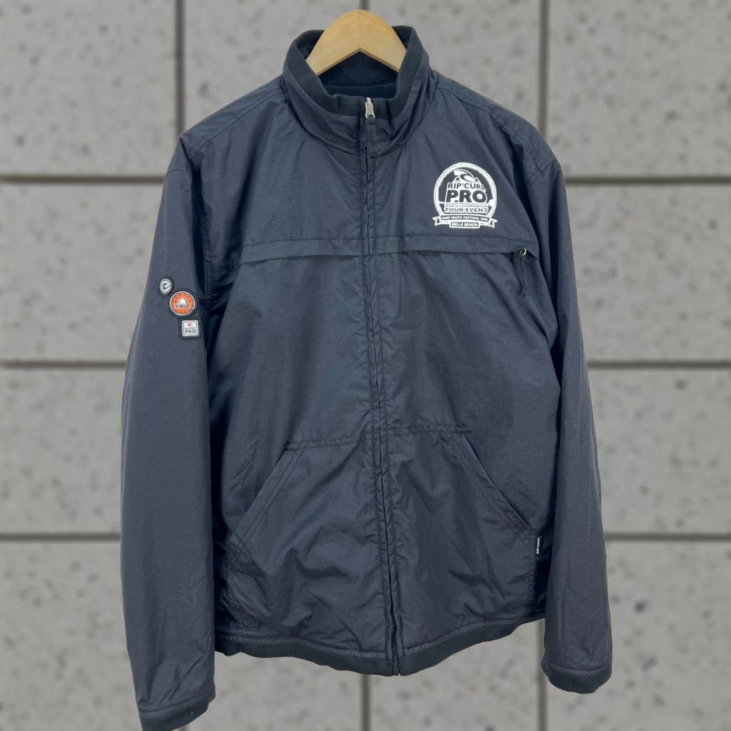 Rip Curl VINTAGE RIP CURL Jacket Reversible Pro Bells Beach Surf Music Festival 2006 Size L Red Mens Jacket Size US L / EU 52-54 / 3 - 1 Thumbnail