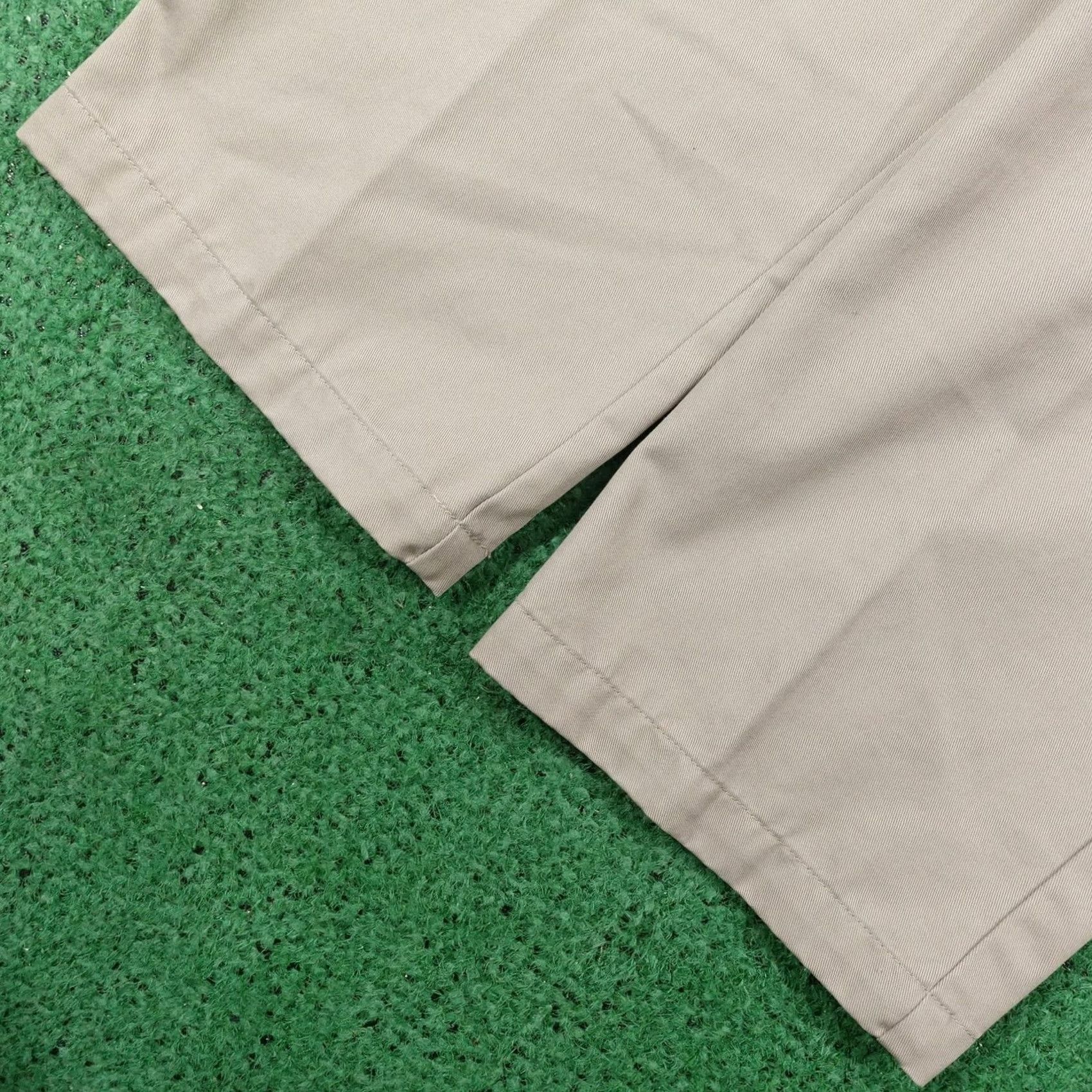 Izod IZOD Chino Pants Mens 34x30 Beige Straight Fit Cotton Casual Khakis Size US 34 / EU 50 - 3 Thumbnail