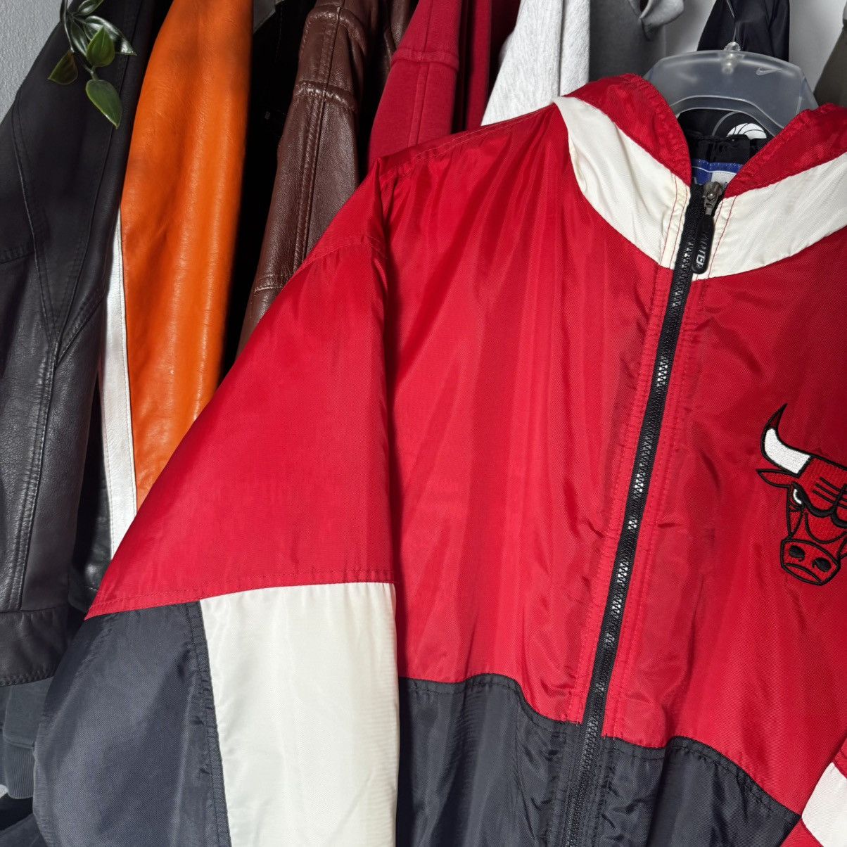 Starter Chicago Bulls NBA Starter vintage 90s basketball jacket. Size US L / EU 52-54 / 3 - 7 Thumbnail