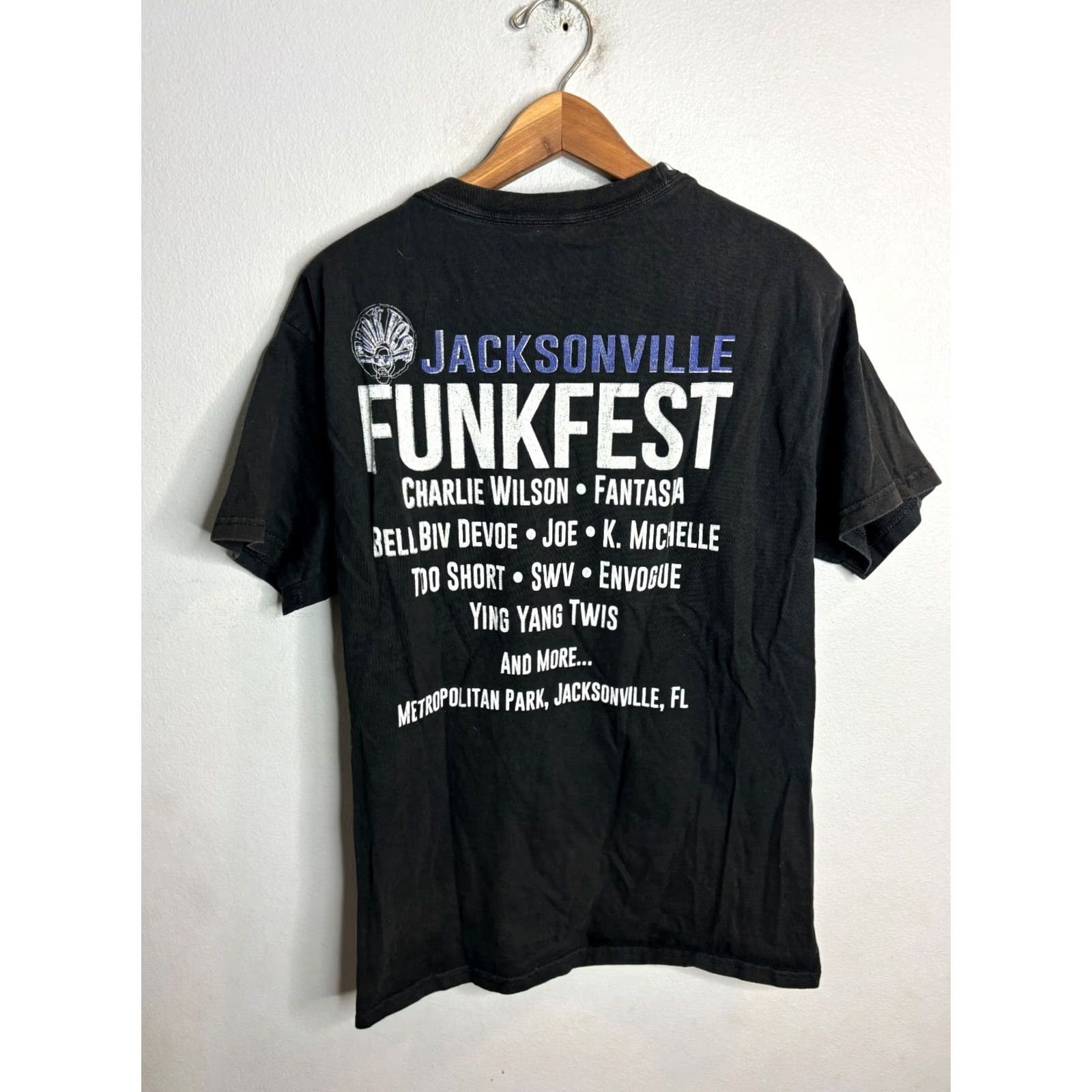 Hanes Hanes Men's Charlie Wilson In It To Win It 2017 Tour T Shirt Black M Hanes 3026 T-Shirt Graphic Print Short Sleeve Cotton Funny Music Shirt Mens Size US M / EU 48-50 / 2 - 4 Thumbnail