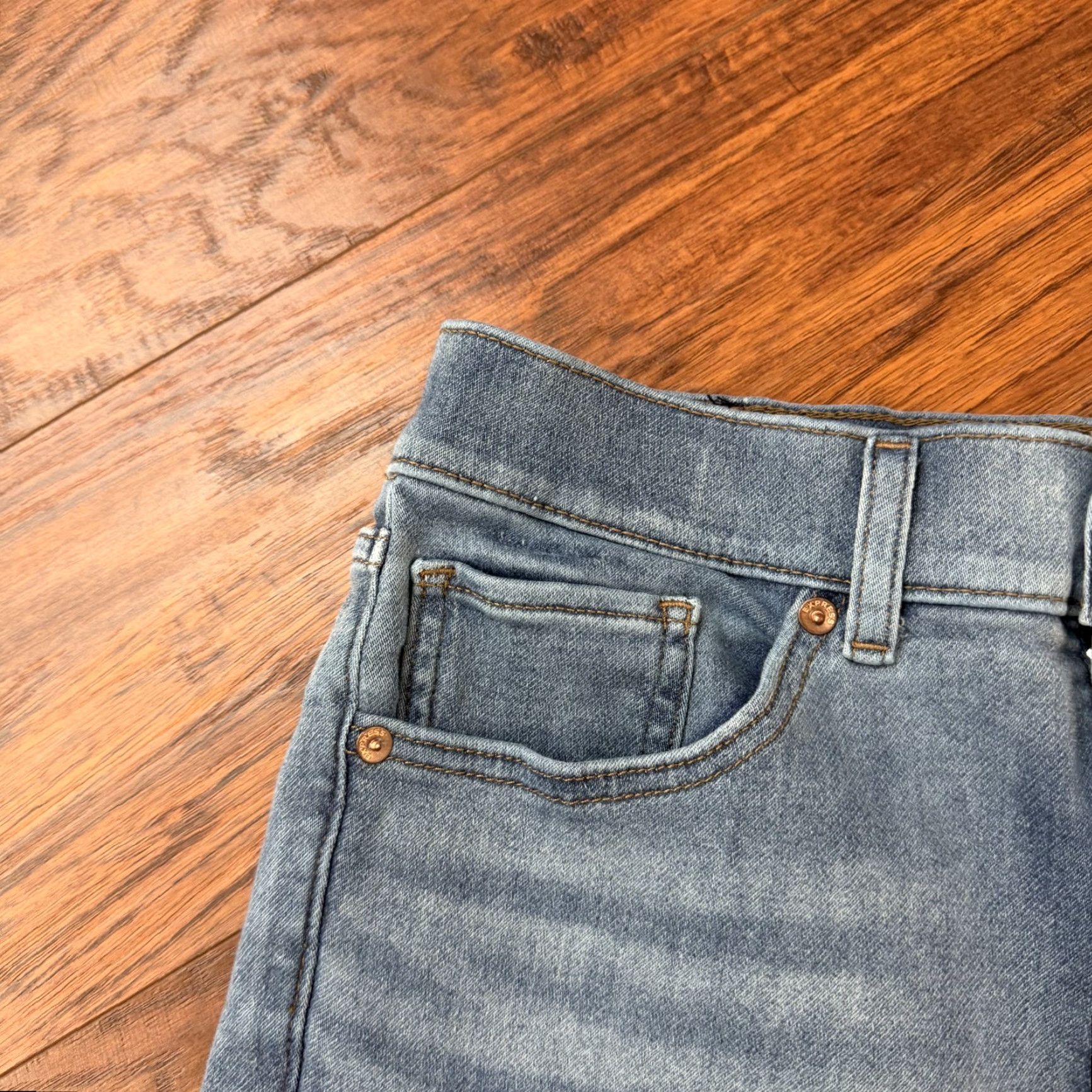 Express Express Jeans Womens 10 R Flare High Rise Stretch Medium Wash Denim 27x31 Blue 27 31 Jeans Womens 10R Flared denim stretch high rise brands Express Size 32" / US 10 / IT 46 - 3 Thumbnail