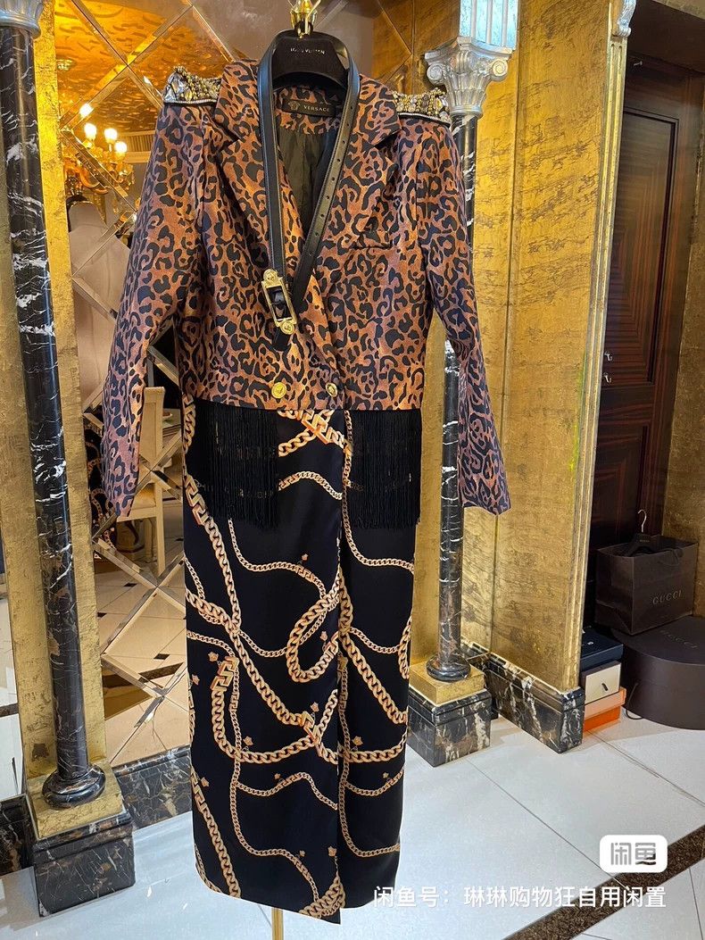 Versace Versace Three-dimensional rhinestone pagoda shoulder shrug Size M / US 6-8 / IT 42-44 - 8 Thumbnail