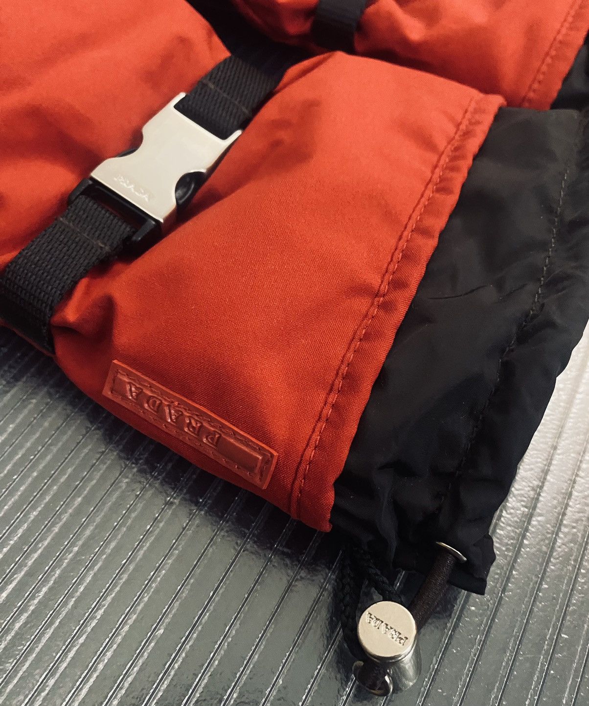 Prada Prada red techno blk deerskin buckled ski gloves 8.5 NWT Size ONE SIZE - 5 Thumbnail