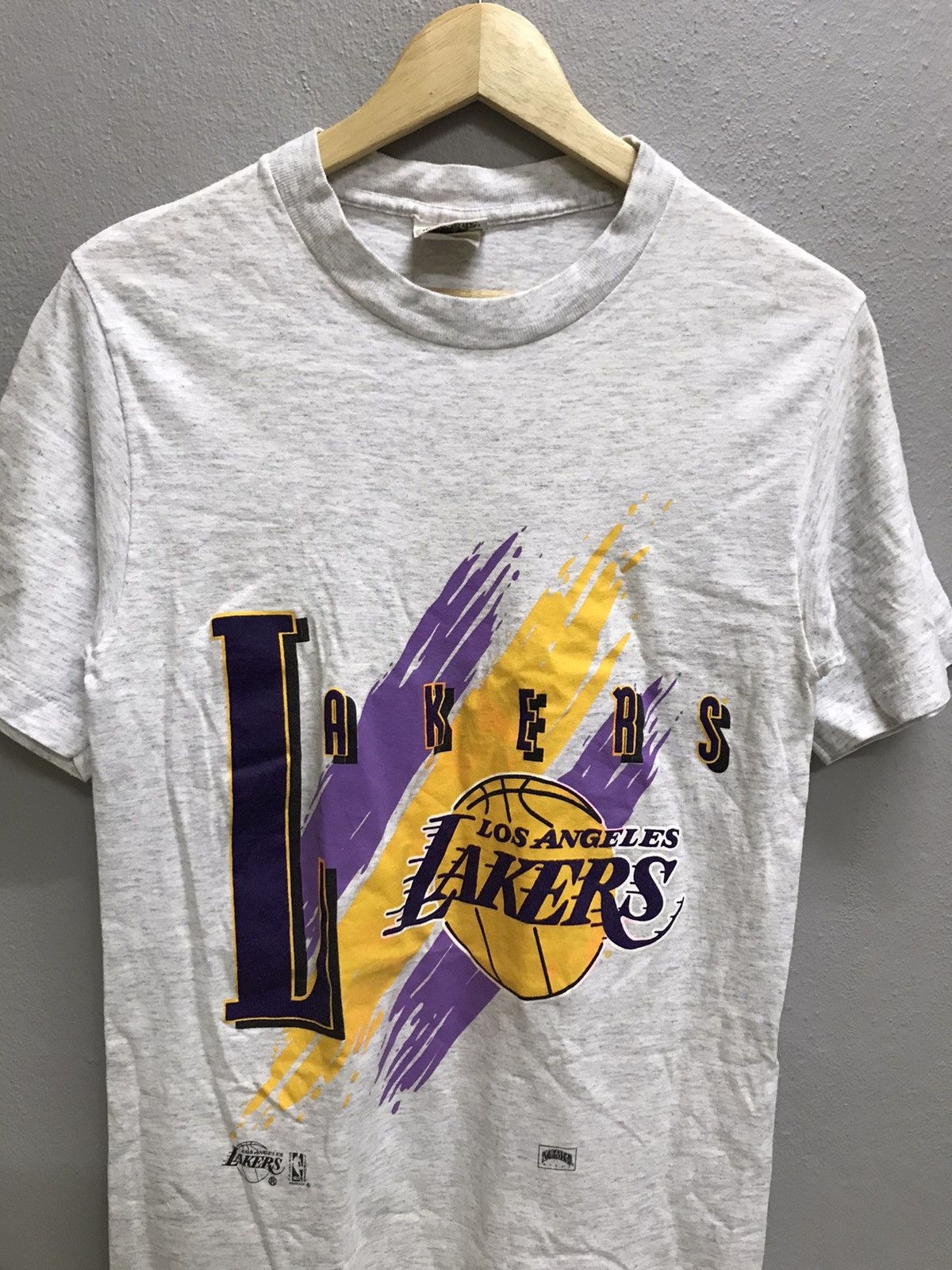 NBA VINTAGE 90s LAKERS NUTMEG MILLS NBA TSHIRT Size US S / EU 44-46 / 1 - 4 Thumbnail