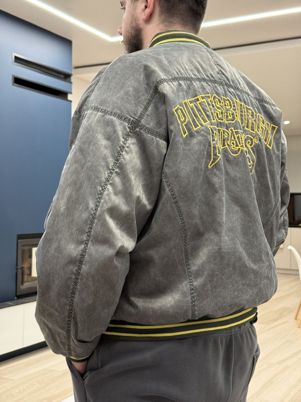 MLB Vintage Pirates Pittsburgh Baseball Nylon Bomber Jacket Size US XL / EU 56 / 4 - 6 Thumbnail