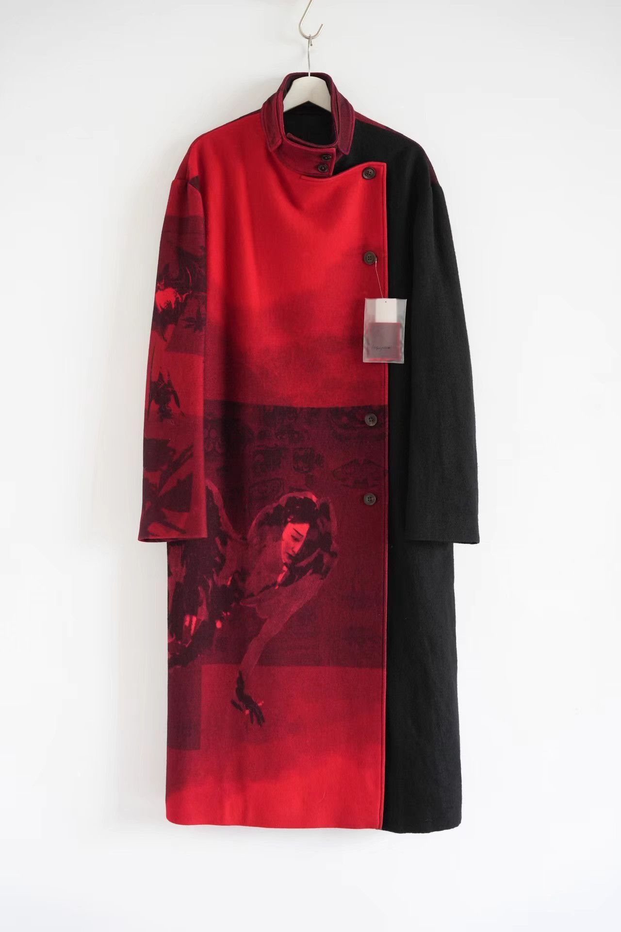 Yohji Yamamoto Red Long Coat with Abstract Print Size US L / EU 52-54 / 3 - 1 Thumbnail