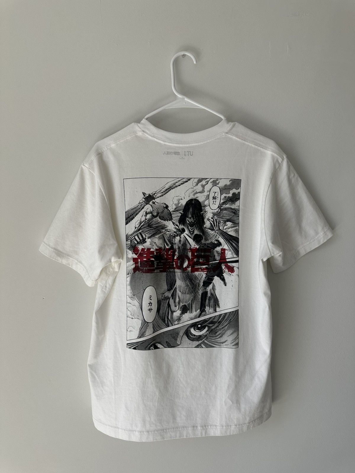 Other Attack On Titan Uniqlo Tee Size US M / EU 48-50 / 2 - 2 Thumbnail