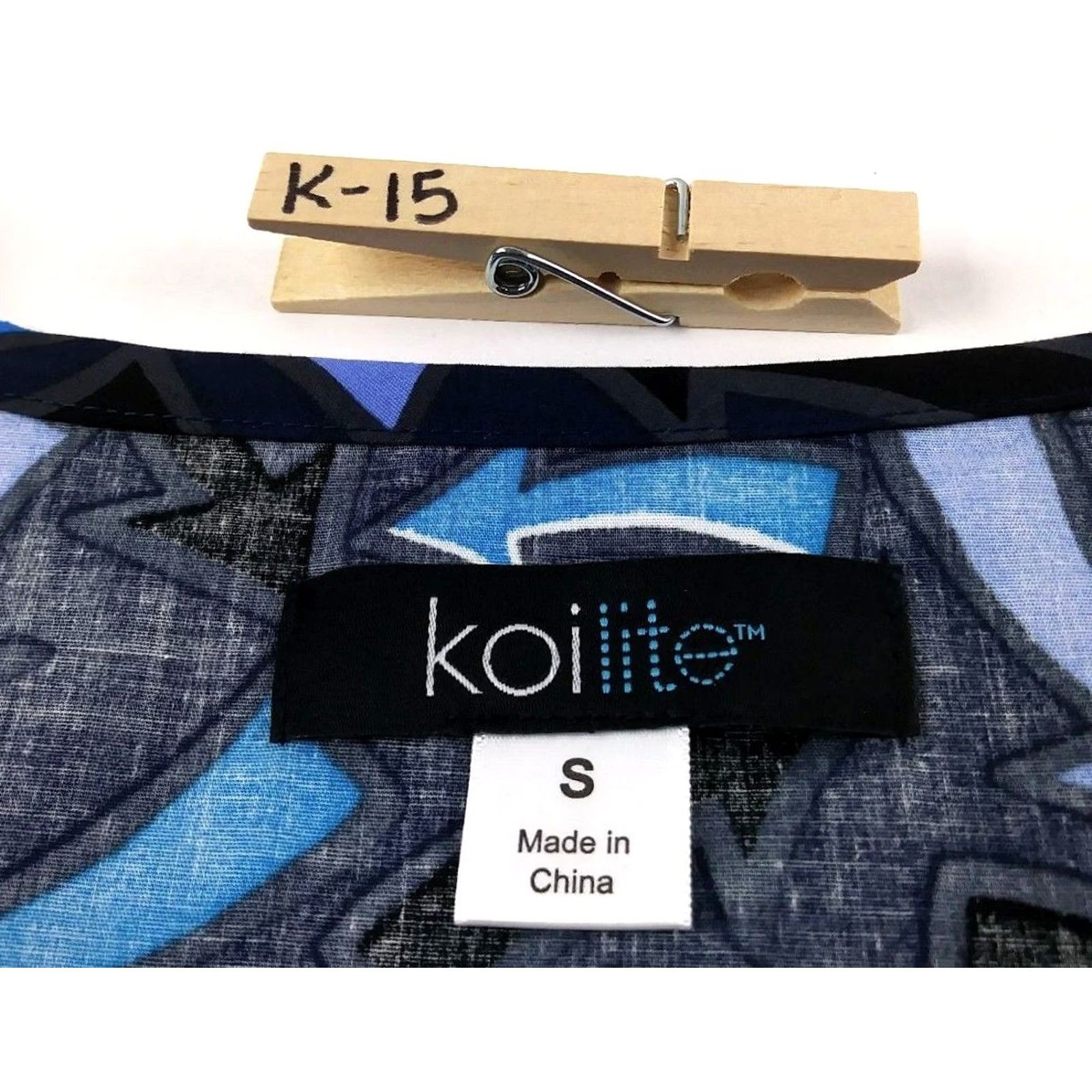 Koio Koi Lite Scrub Top Womens Small Ashton Blue 329PR-WCW New Shirt Women S Blue patterned Cotton Blend pockets 21" pit to pit 27" top to bottom Size S / US 4 / IT 40 - 5 Thumbnail