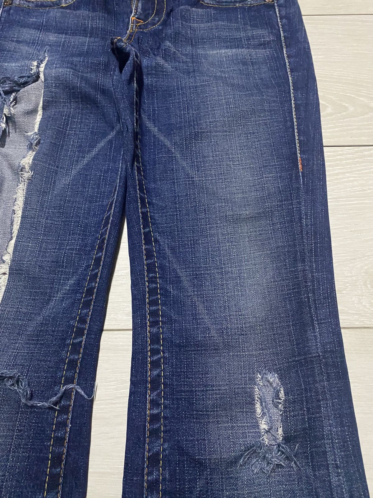 True Religion Woman True Religion Blue Wash Ripped Flare Jeans Size US 28 / EU 44 - 8 Thumbnail