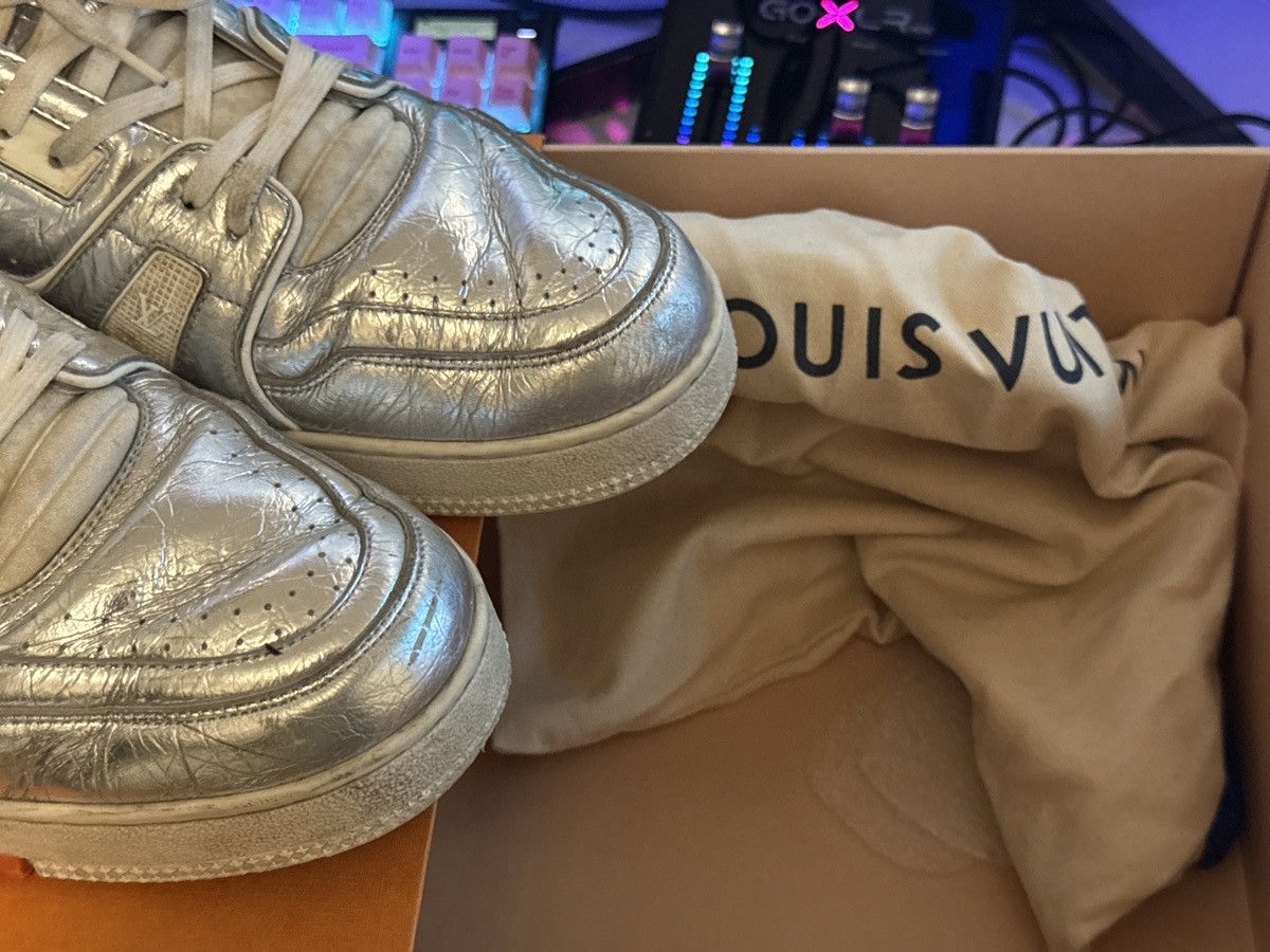 Louis Vuitton Louis Vuitton OG Trainer Silver Metallic Size US 10 / EU 43 - 11 Thumbnail