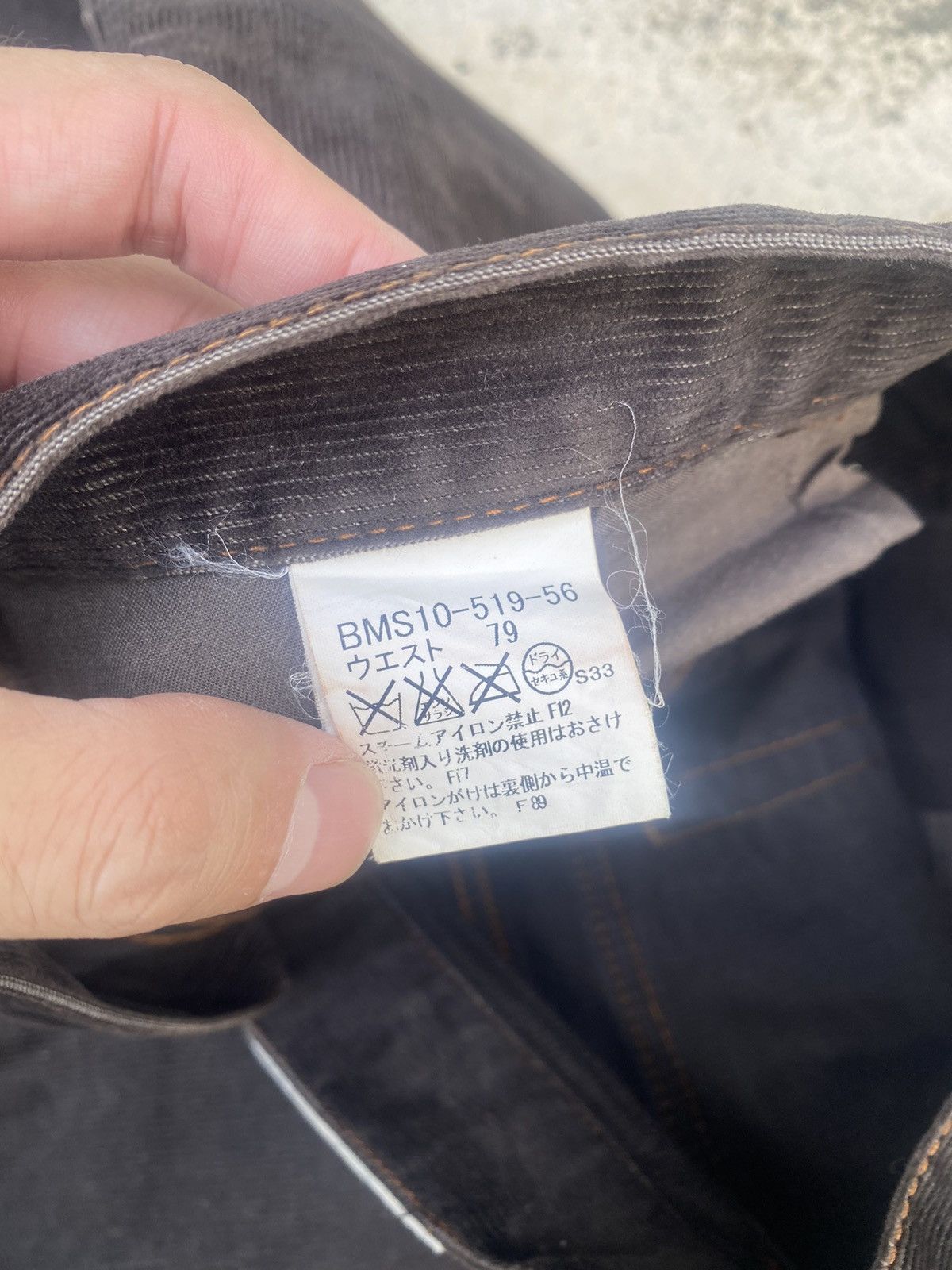 Burberry × Designer × Japanese Brand Burberry Loose Corduroy Pants Size US 32 / EU 48 - 23 Thumbnail