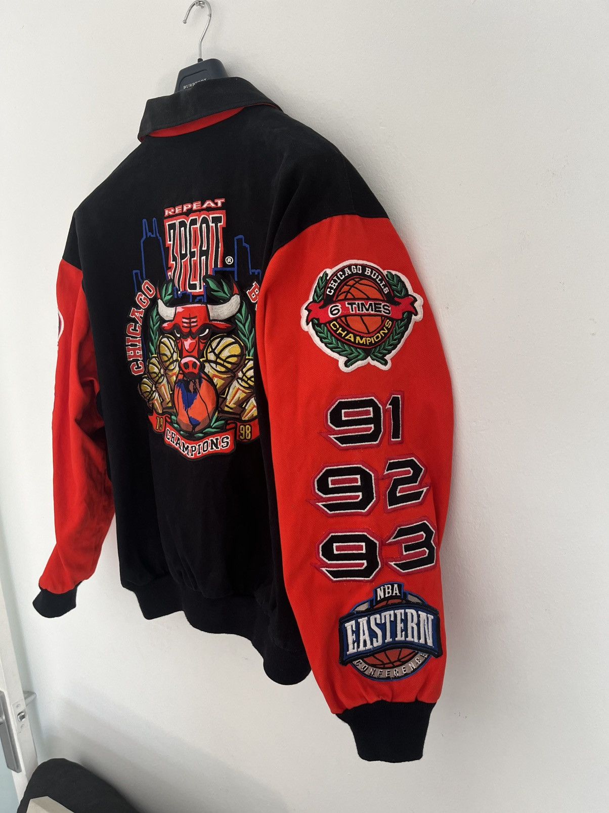 Jordan Brand × NBA × Vintage Vintage OG Chicago bulls jacket repeat three Peat 1998 Size US L / EU 52-54 / 3 - 3 Thumbnail