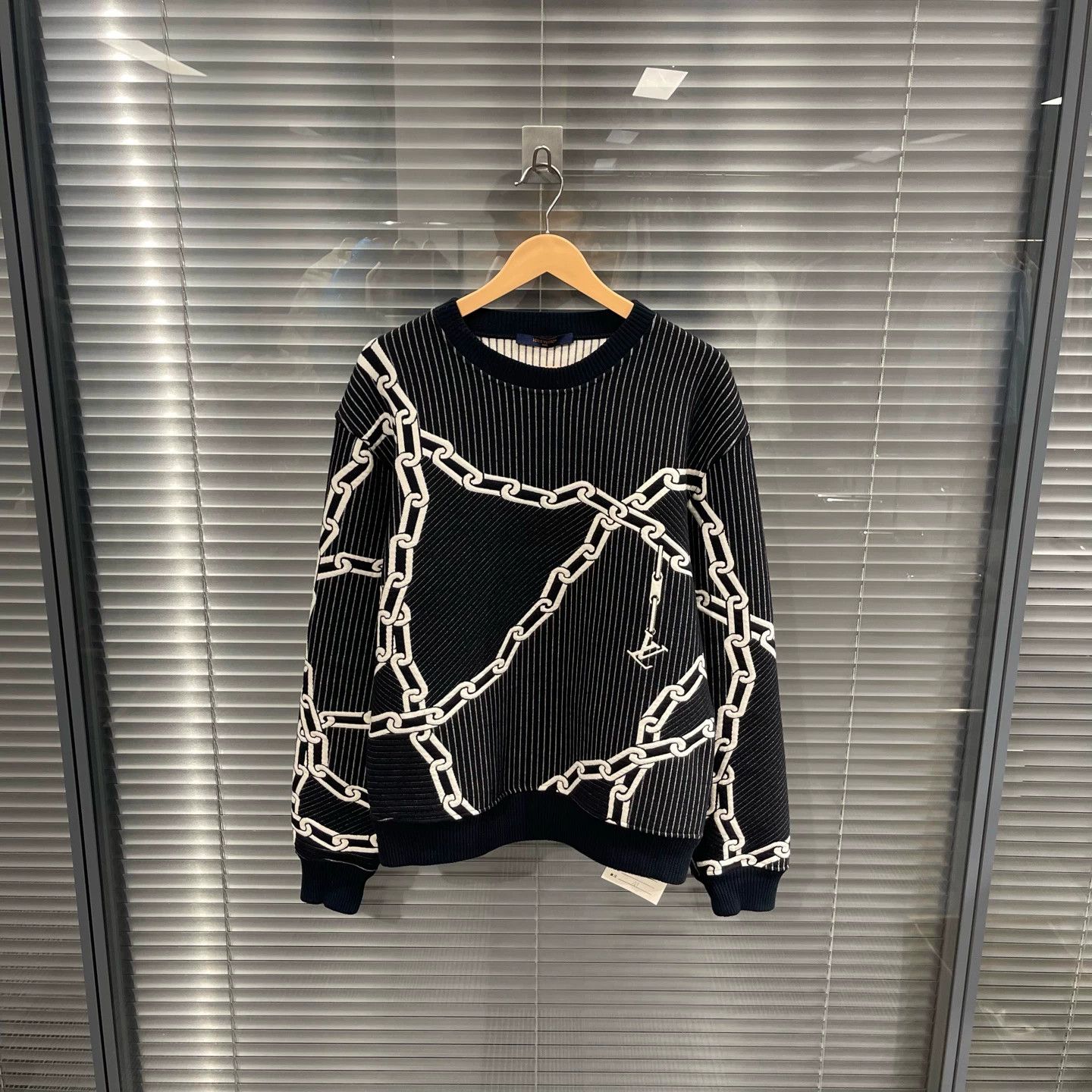 Louis Vuitton Louis Vuitton Chain Print LS Sweatshirt M 99 New Size US M / EU 48-50 / 2 - 1 Thumbnail
