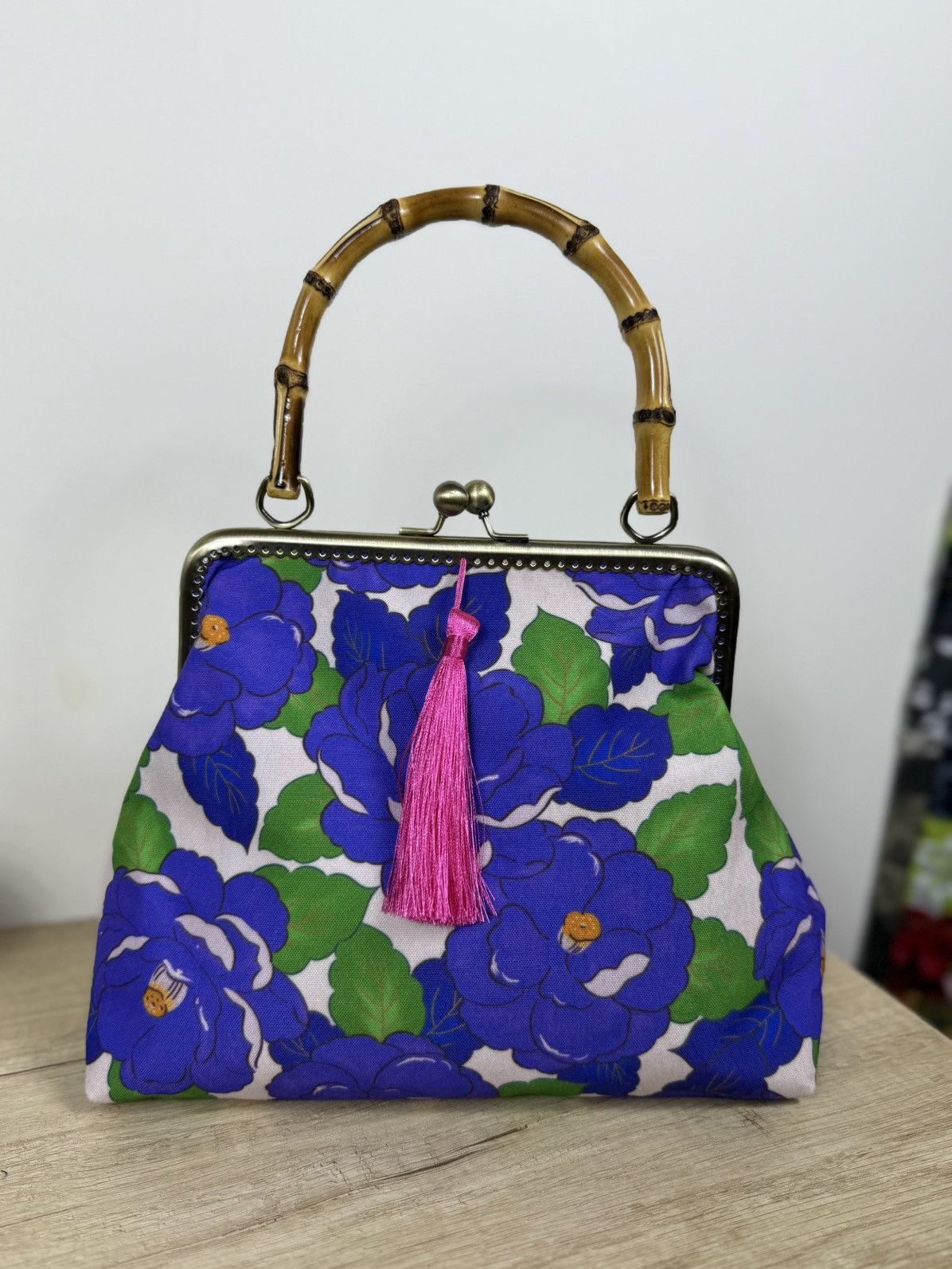 Other Vintage Handbag Bamboo Handle Kiss Lock Purse One of One Size ONE SIZE - 1 Thumbnail