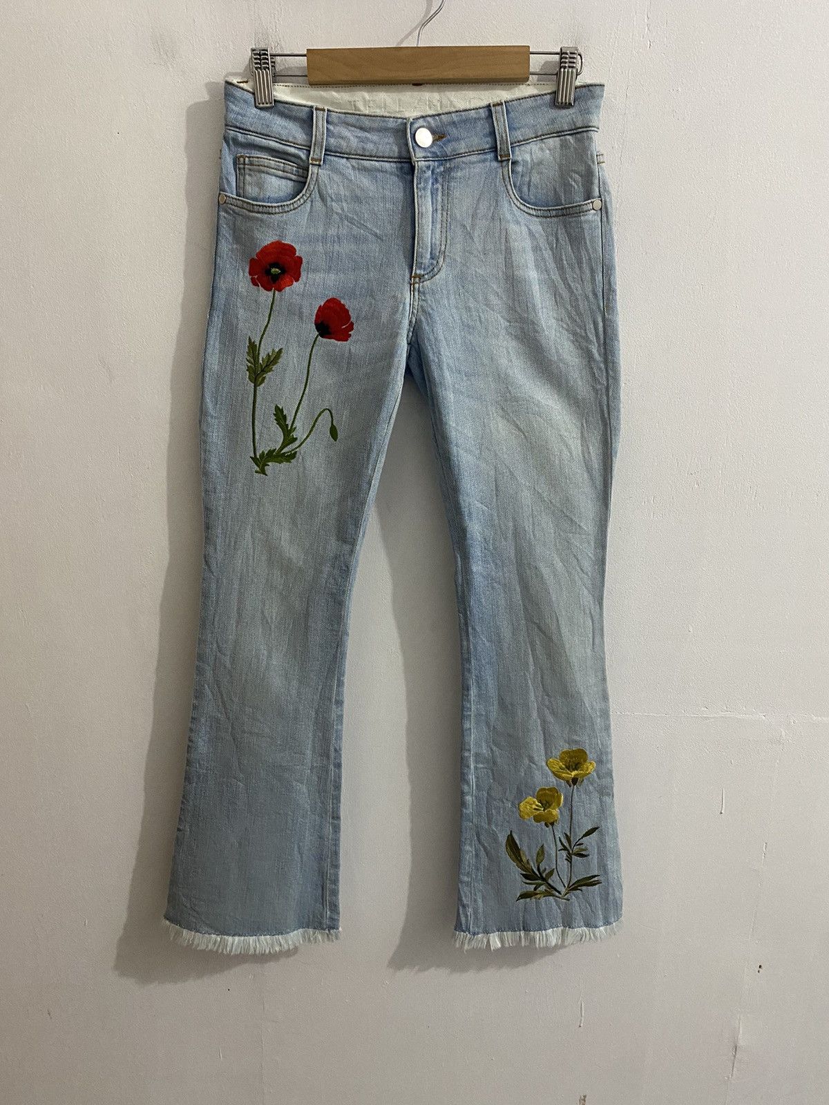 Stella McCartney Stella McCartney Flower Embroidered Jeans Size 27" / US 4 / IT 40 - 1 Thumbnail