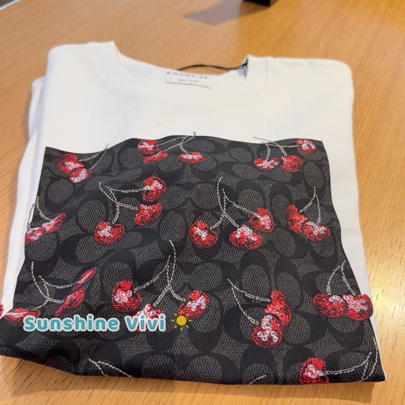 Coach NWT Coach woman Cherry Signature Classic T-ShirtIn Size L / US 10 / IT 46 - 1 Thumbnail