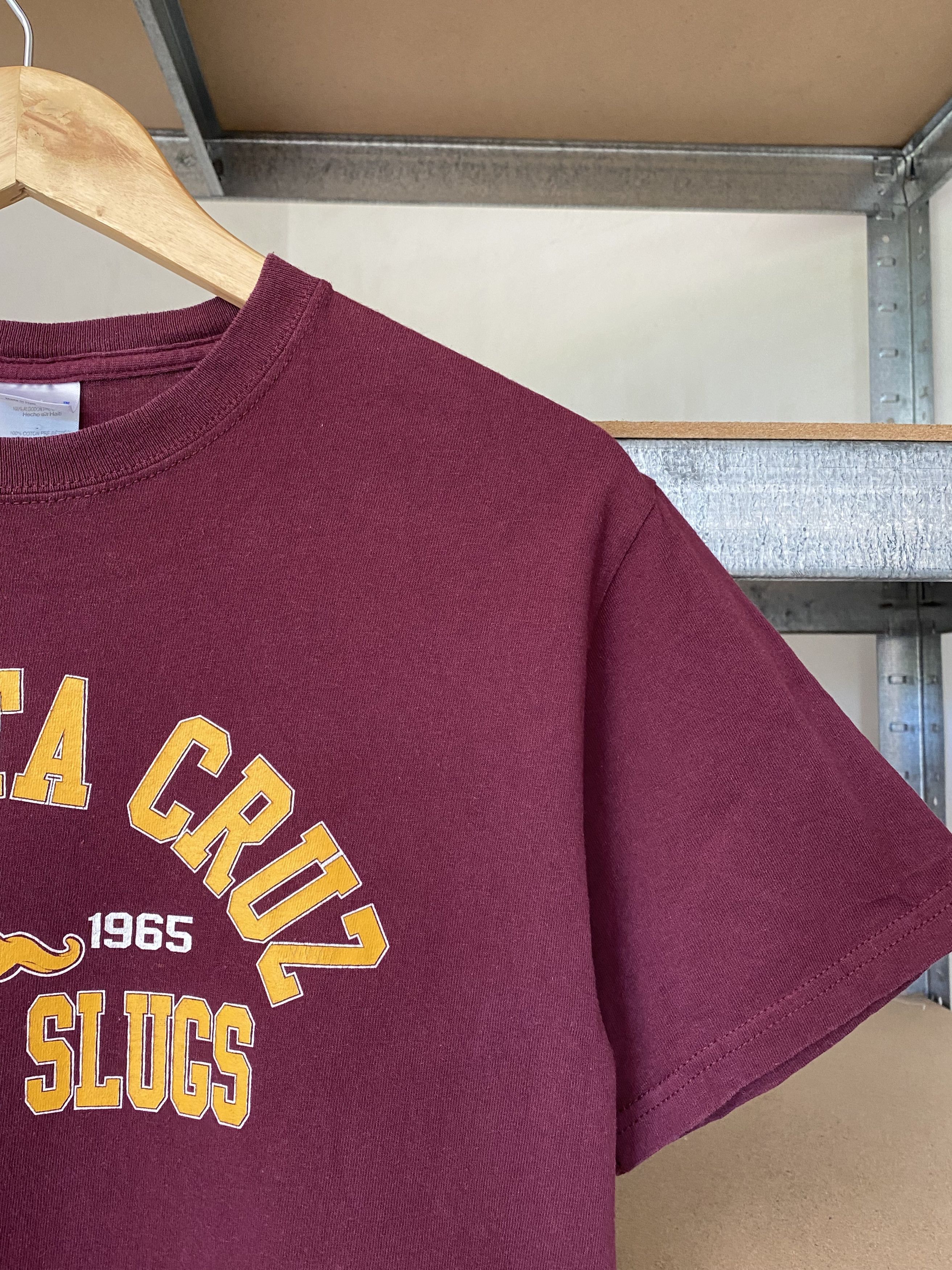 Vintage UC Santa Cruz Vintage 2000s Banana Slugs Travolta T-shirt Size US S / EU 44-46 / 1 - 5 Thumbnail