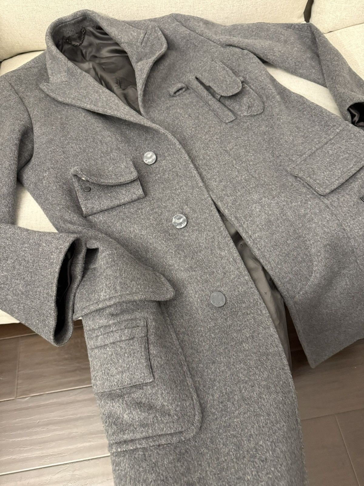 Louis Vuitton Louis Vuitton Cashmere Coat with Pockets Size US M / EU 48-50 / 2 - 3 Thumbnail