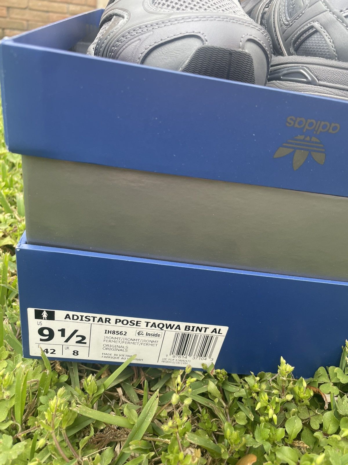 Adidas Taqwa Bint Ali x adidas Adistar Pose Womens Size US 9.5 / IT 39.5 - 8 Thumbnail
