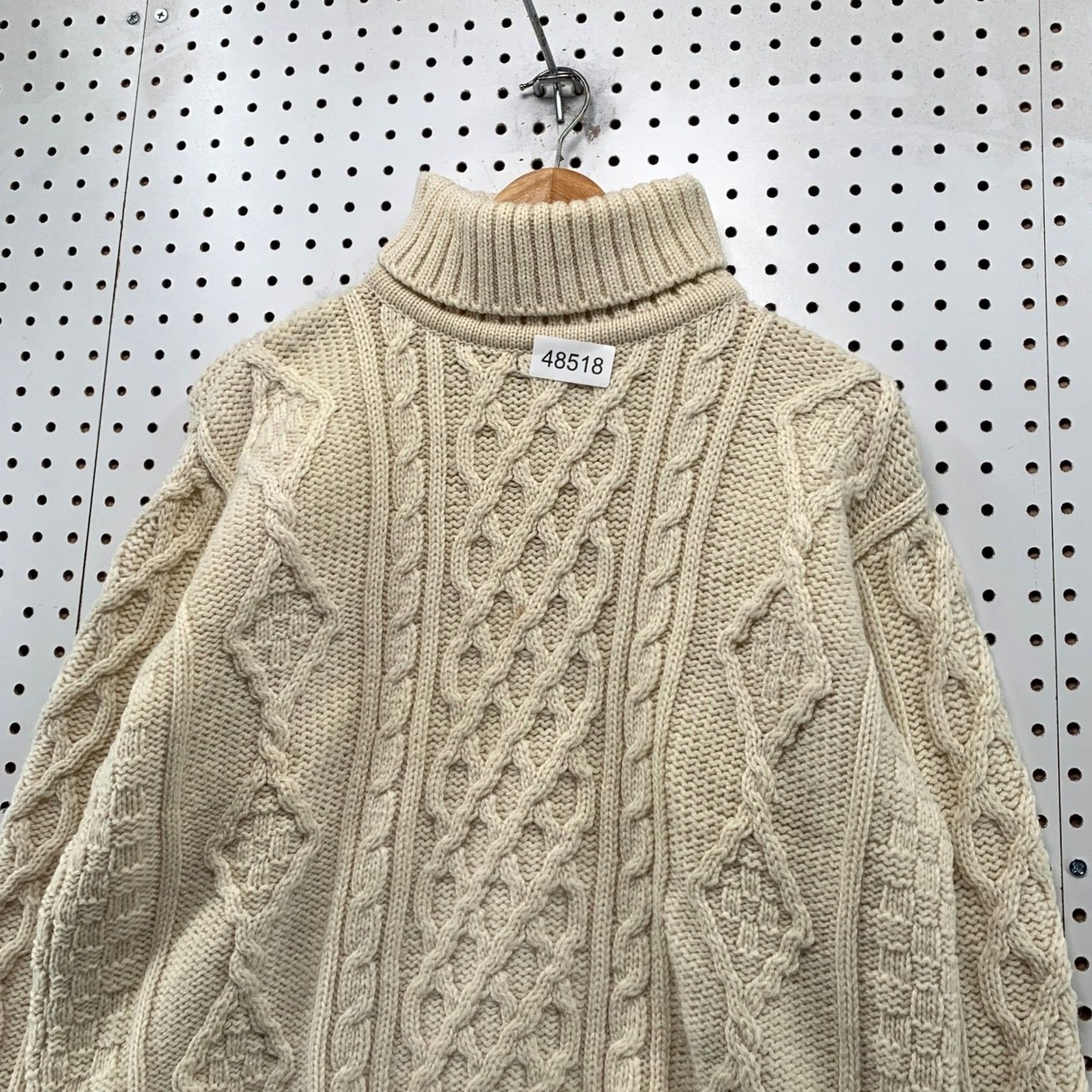 Vintage VINTAGE Callan Country Collection Sweater L Cream 90s Merino Wool Aran Knit Size L / US 10 / IT 46 - 6 Thumbnail